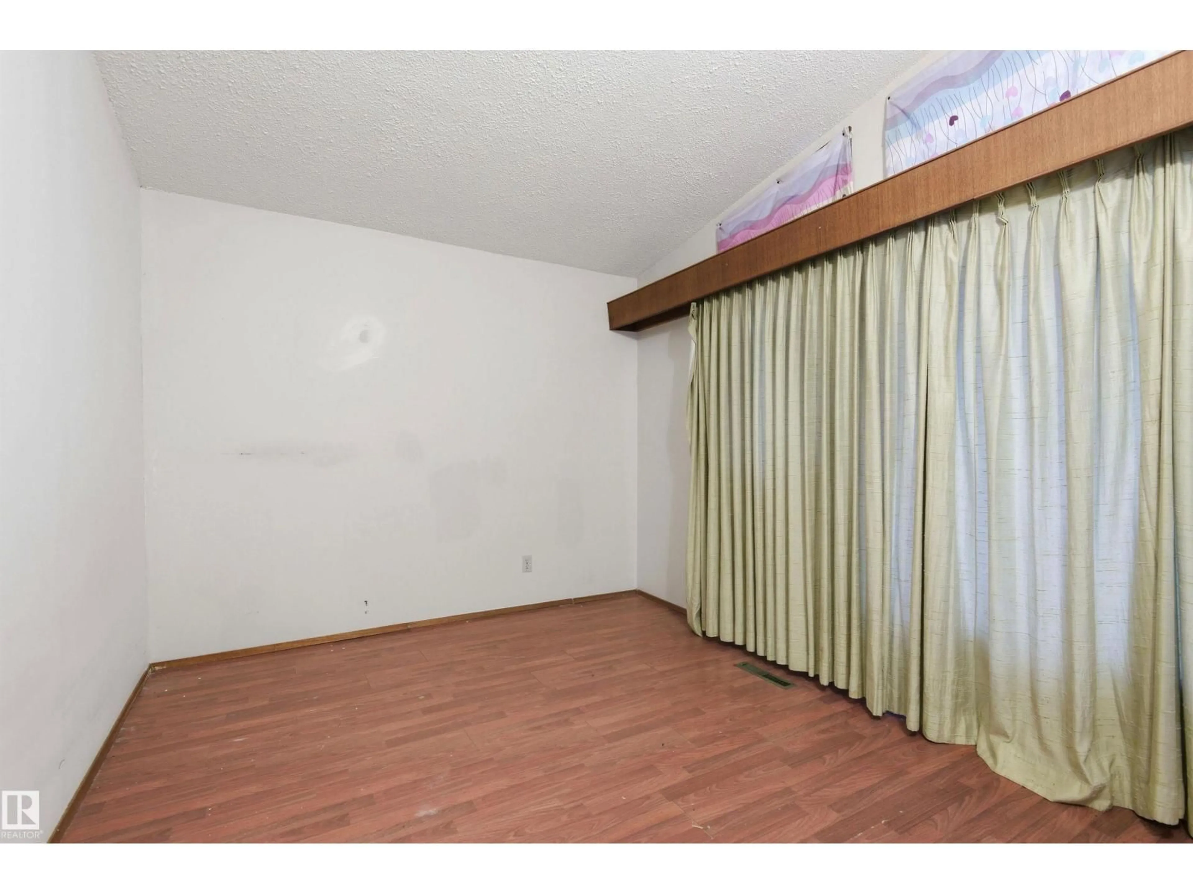 A pic of a room for 11211 77 AV, Edmonton Alberta T6G0L7