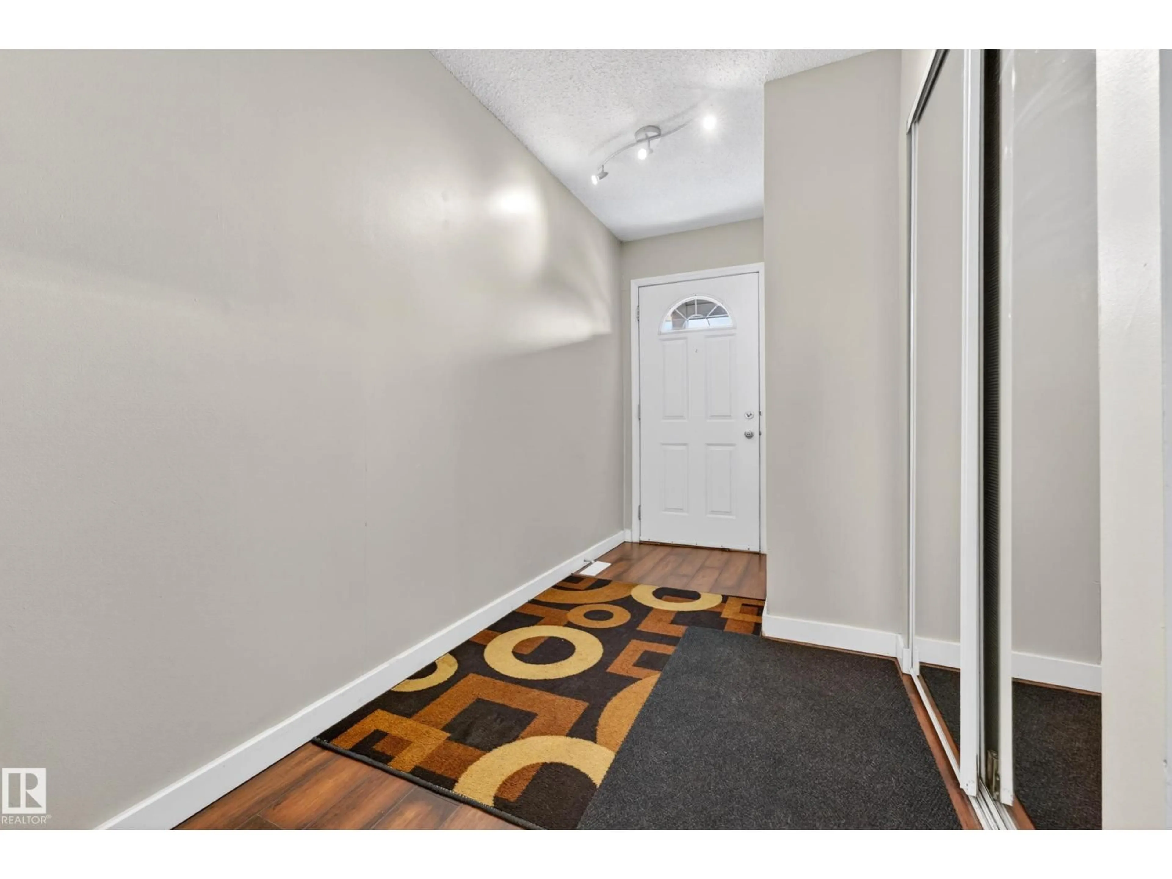 Indoor entryway for 1556 69 ST, Edmonton Alberta T6K3R3