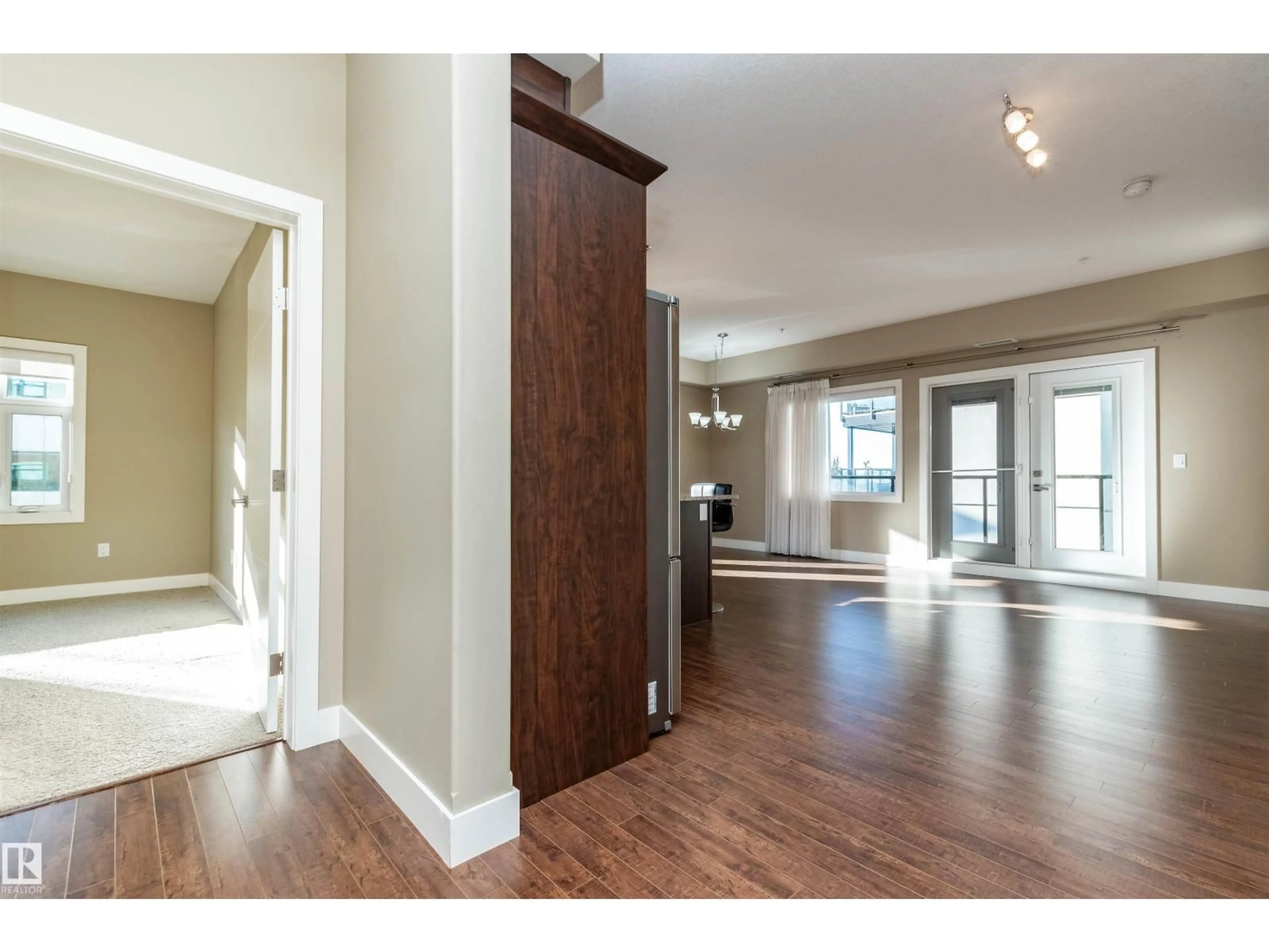 Indoor entryway for 111 - 215 FESTIVAL WY, Sherwood Park Alberta T8A4Y4