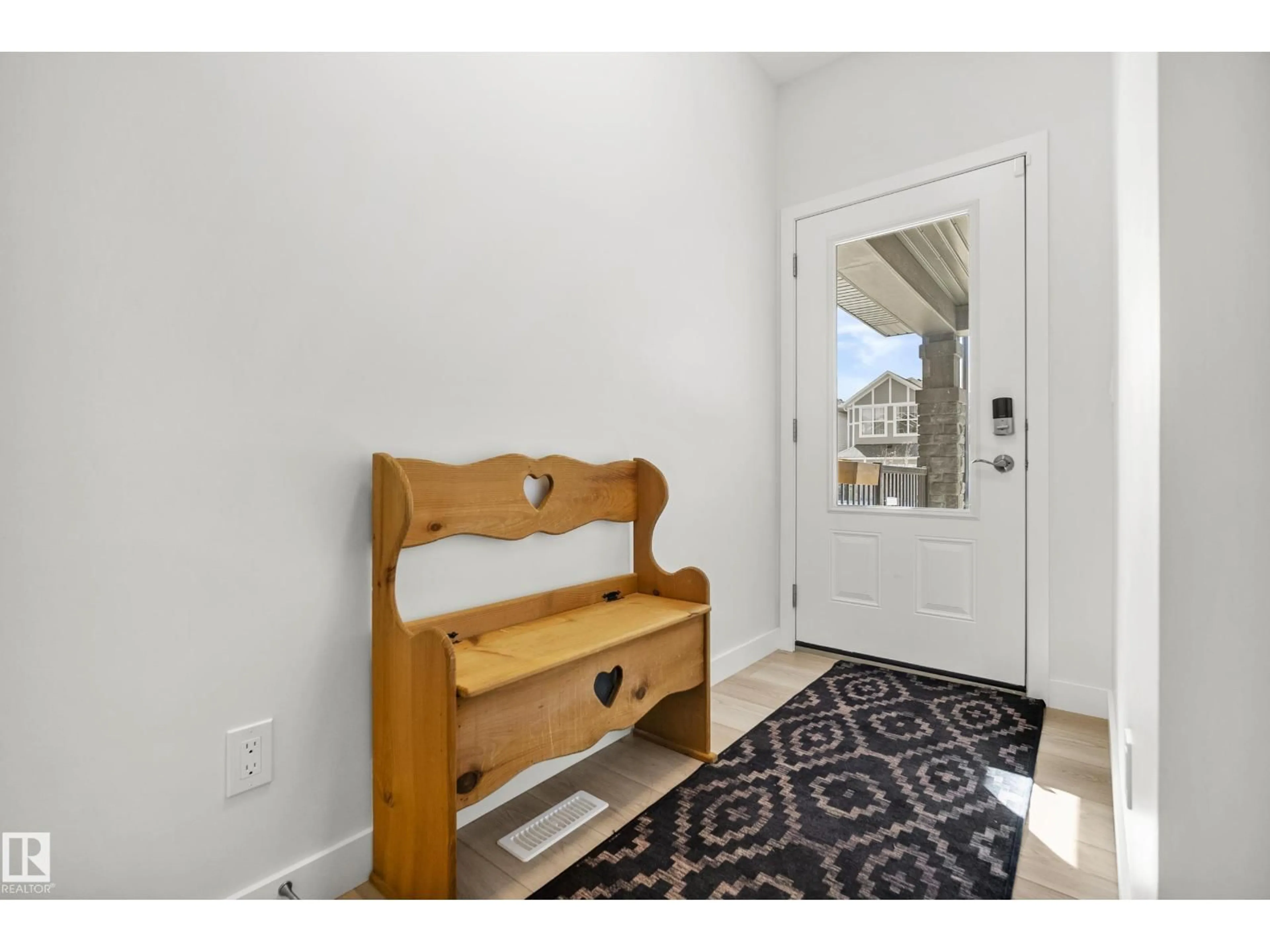 Indoor entryway for 4928 KINNEY RD, Edmonton Alberta T6W5H1