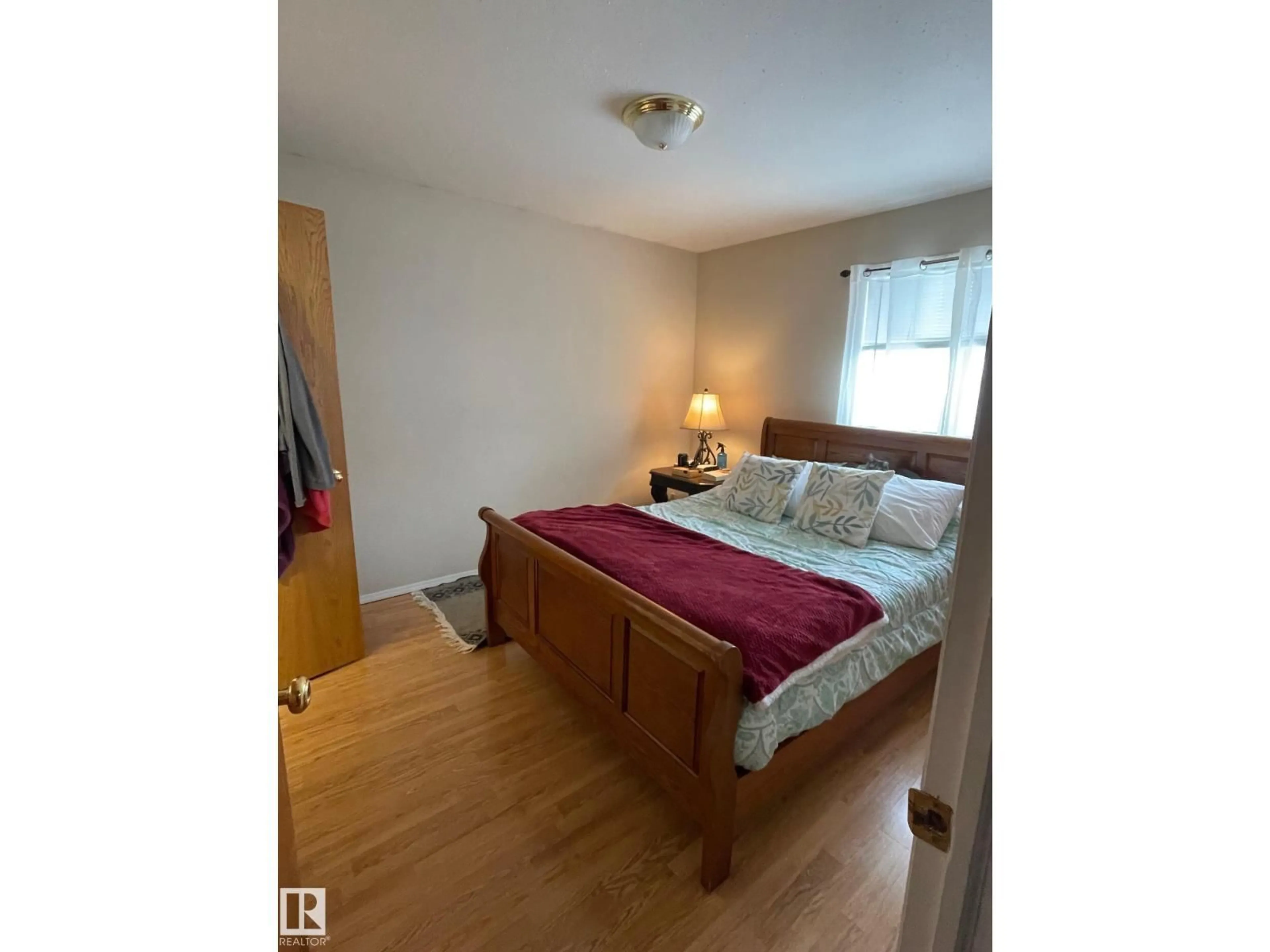 A pic of a room for NW - 12005 95A ST, Edmonton Alberta T5G1R6