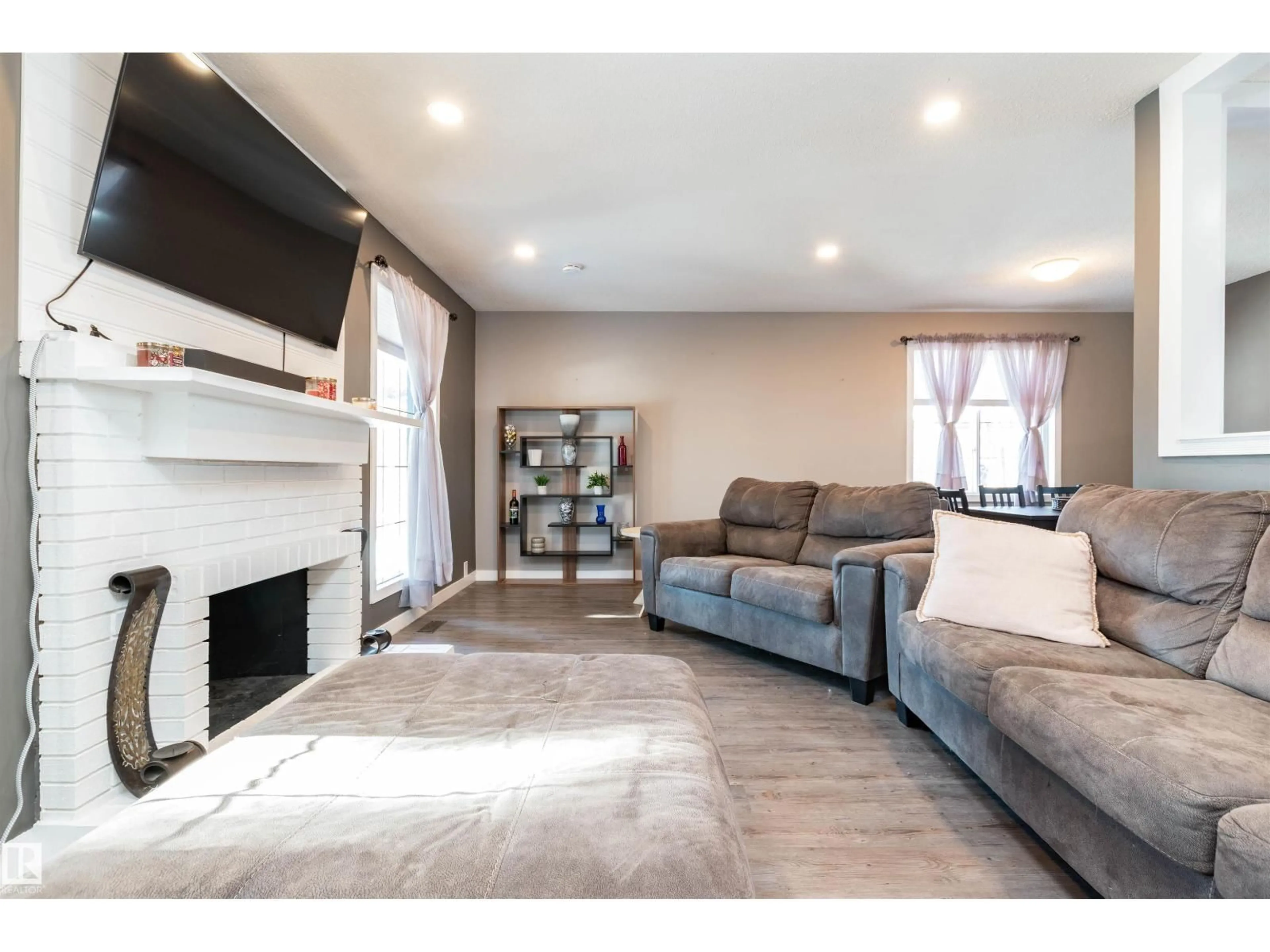 Living room with furniture, unknown for 8 GREYSTONE CR, Sherwood Park Alberta T8A3E4