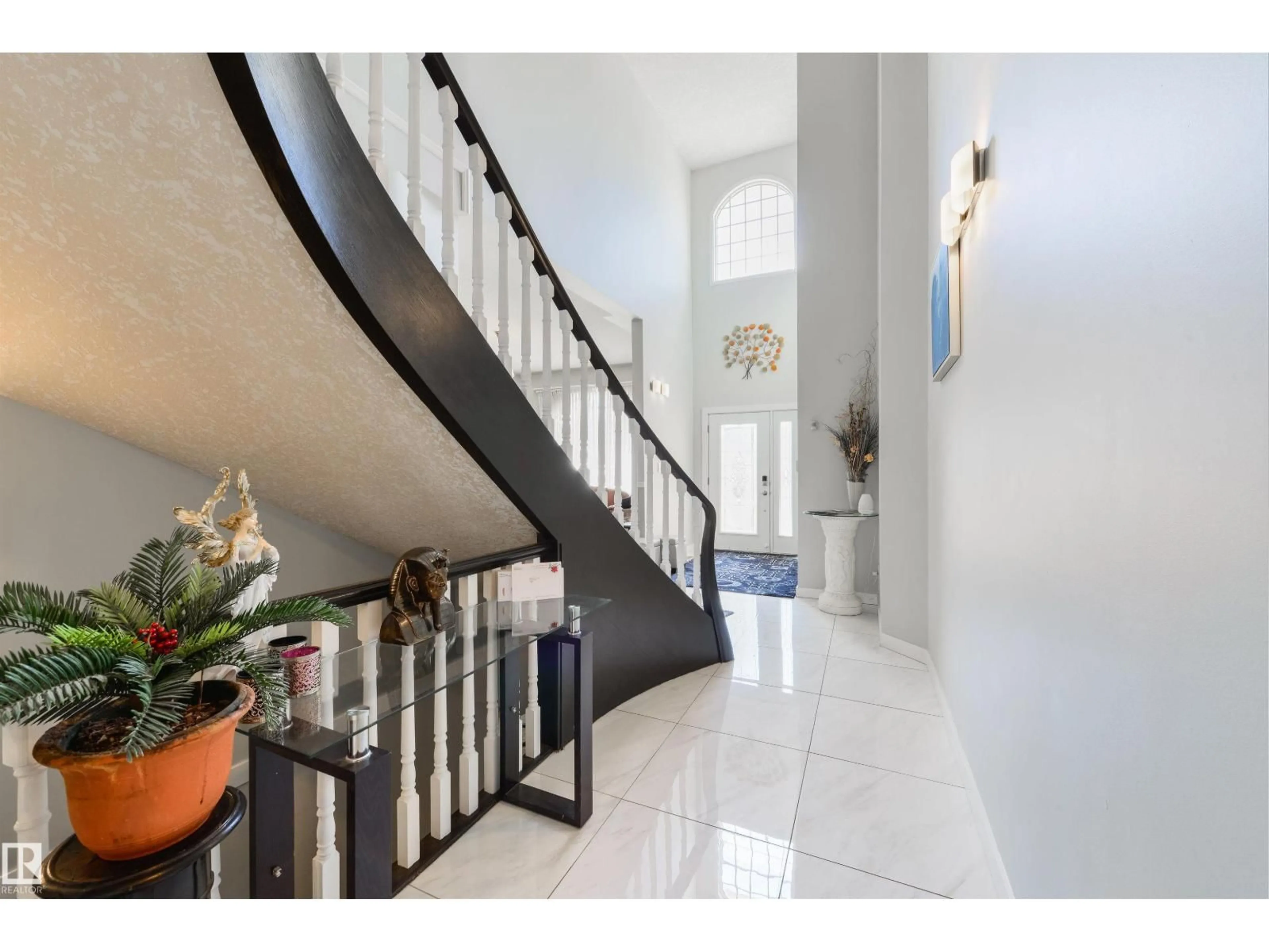 Indoor foyer for 445 WHISTON WY, Edmonton Alberta T6M2C9