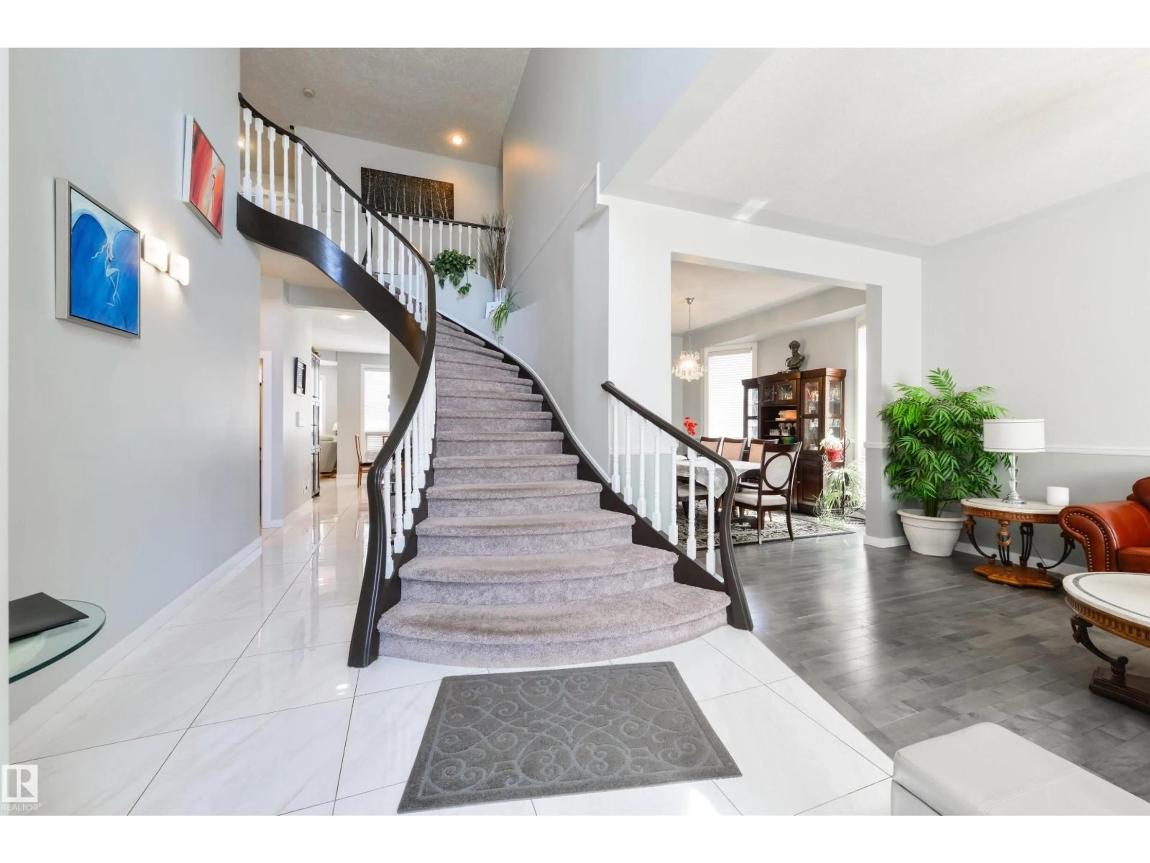 Indoor foyer for 445 WHISTON WY, Edmonton Alberta T6M2C9