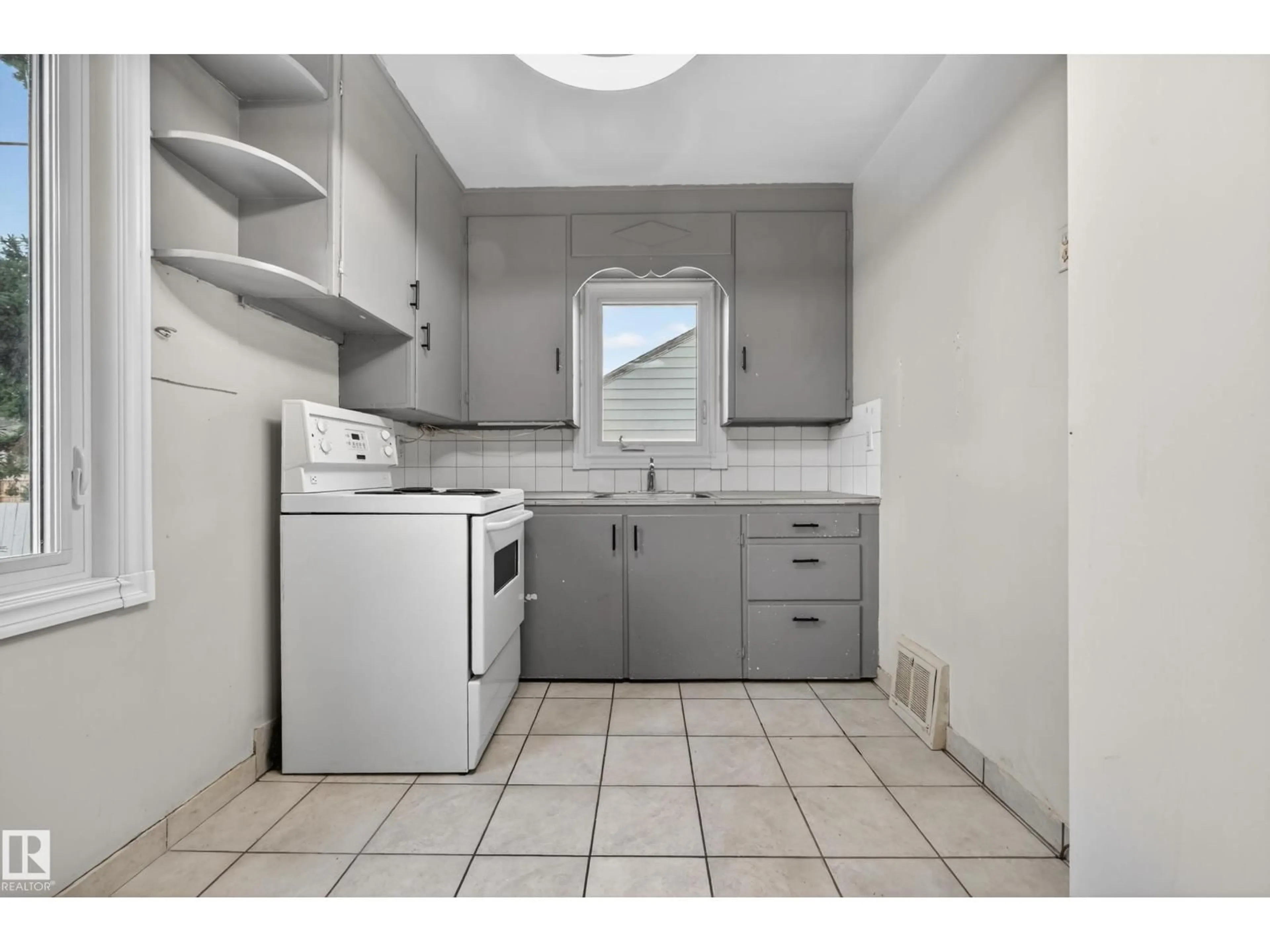 Standard kitchen, unknown for NW - 12319 102 ST, Edmonton Alberta T5G2H3