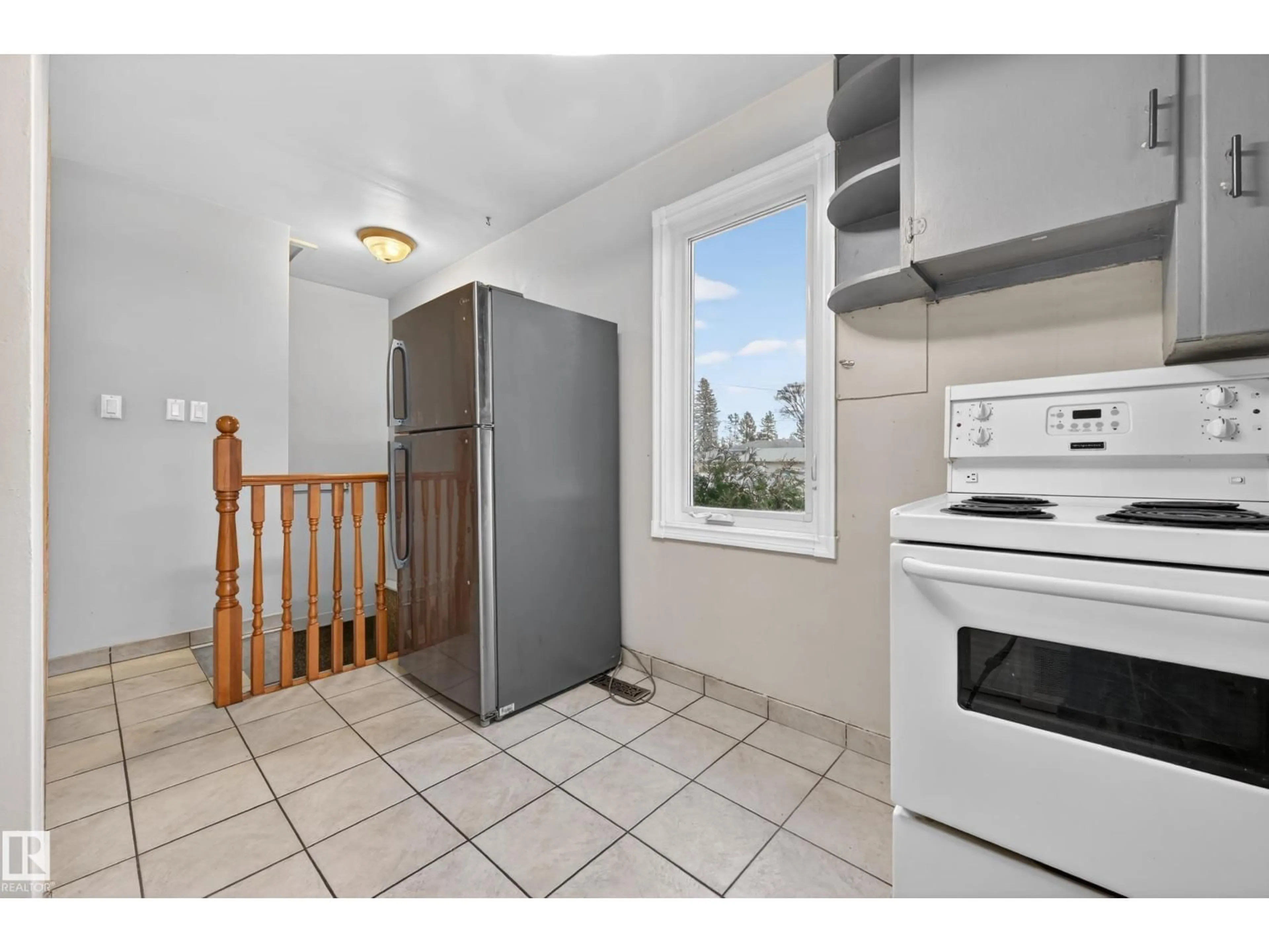 Standard kitchen, unknown for NW - 12319 102 ST, Edmonton Alberta T5G2H3