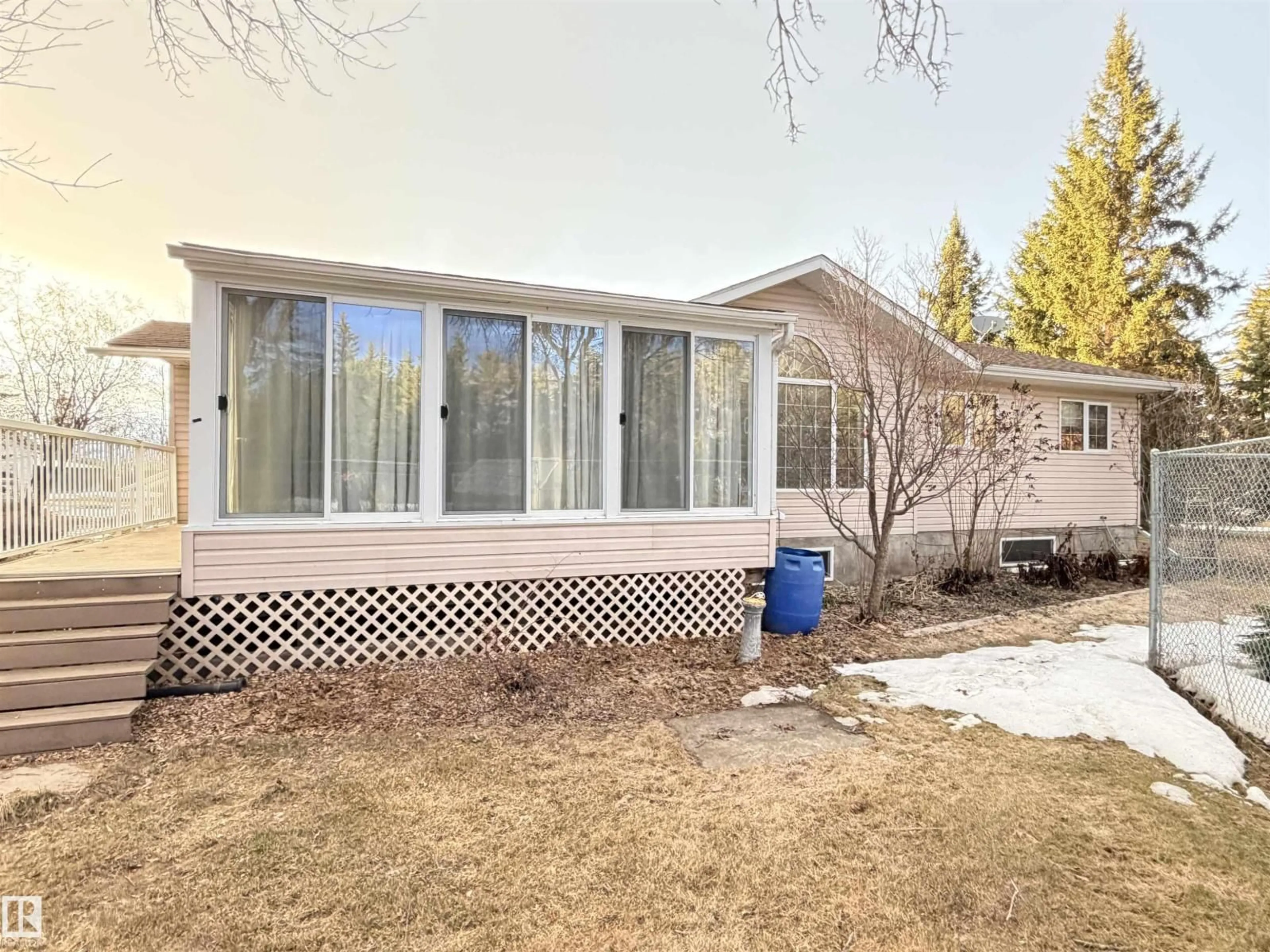 Home with vinyl exterior material, unknown for 60116 RGE ROAD 265, Rural Westlock County Alberta T7P2N9