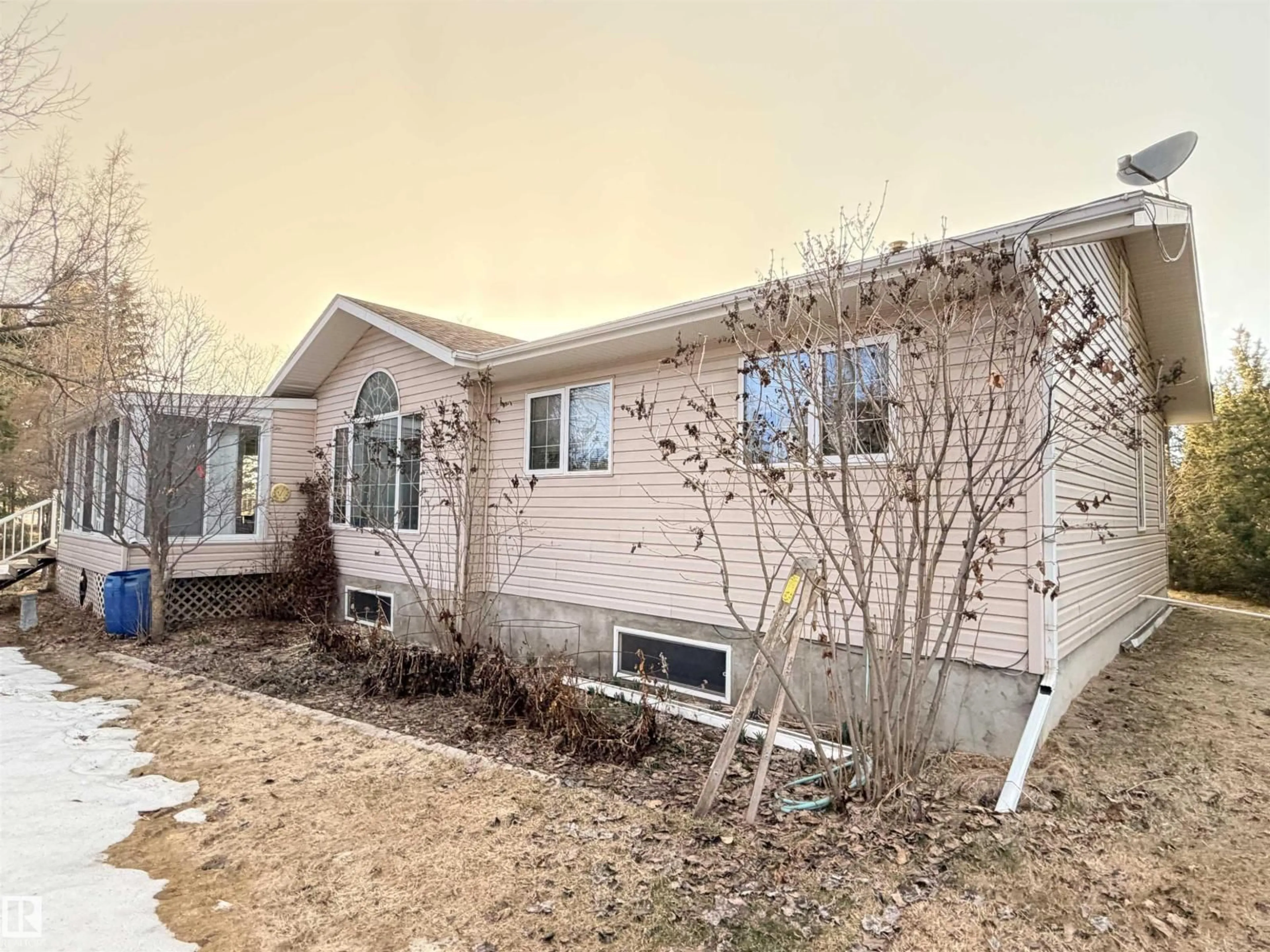 Home with vinyl exterior material, unknown for 60116 RGE ROAD 265, Rural Westlock County Alberta T7P2N9