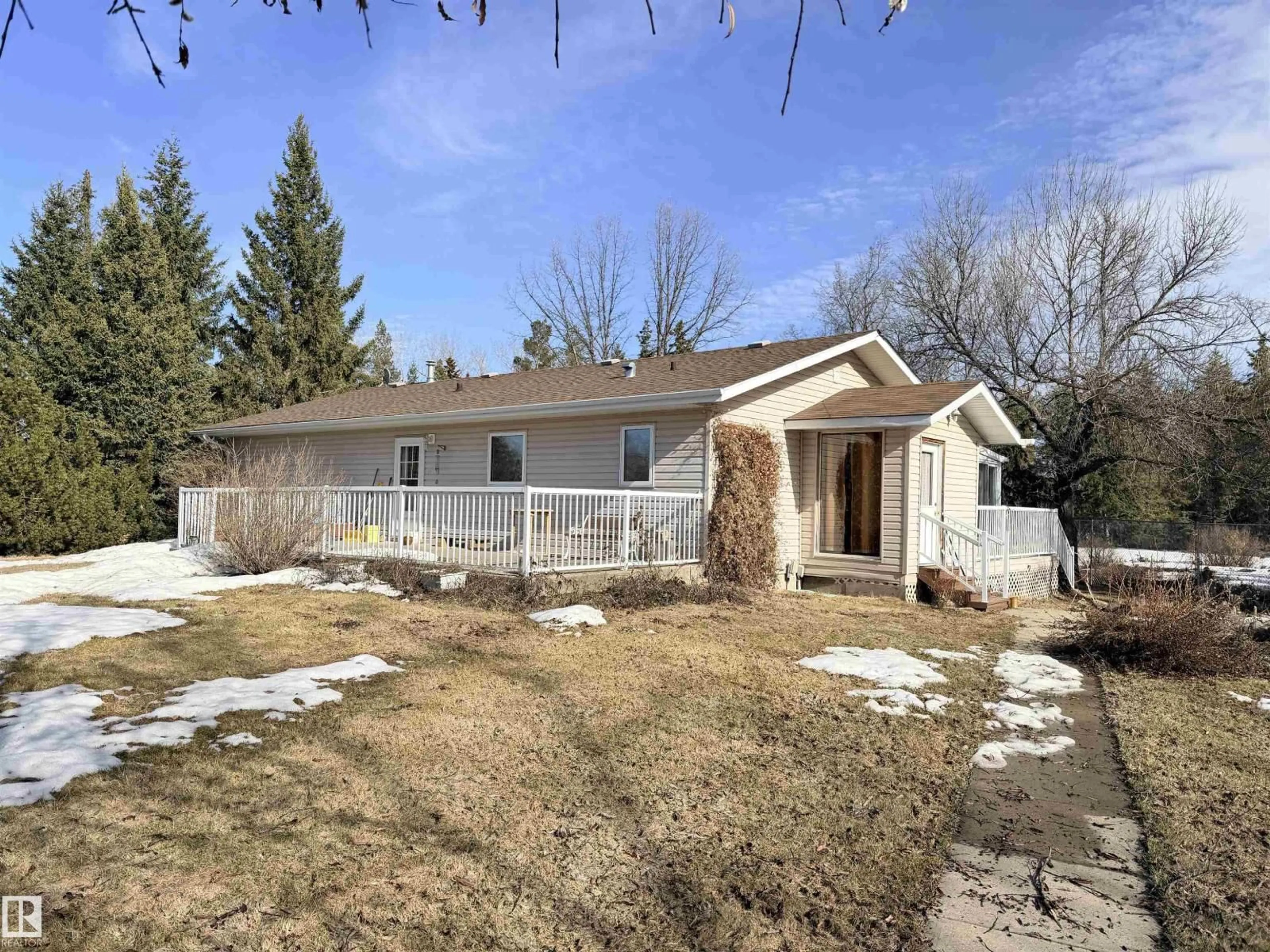 A pic from outside/outdoor area/front of a property/back of a property/a pic from drone, street for 60116 RGE ROAD 265, Rural Westlock County Alberta T7P2N9