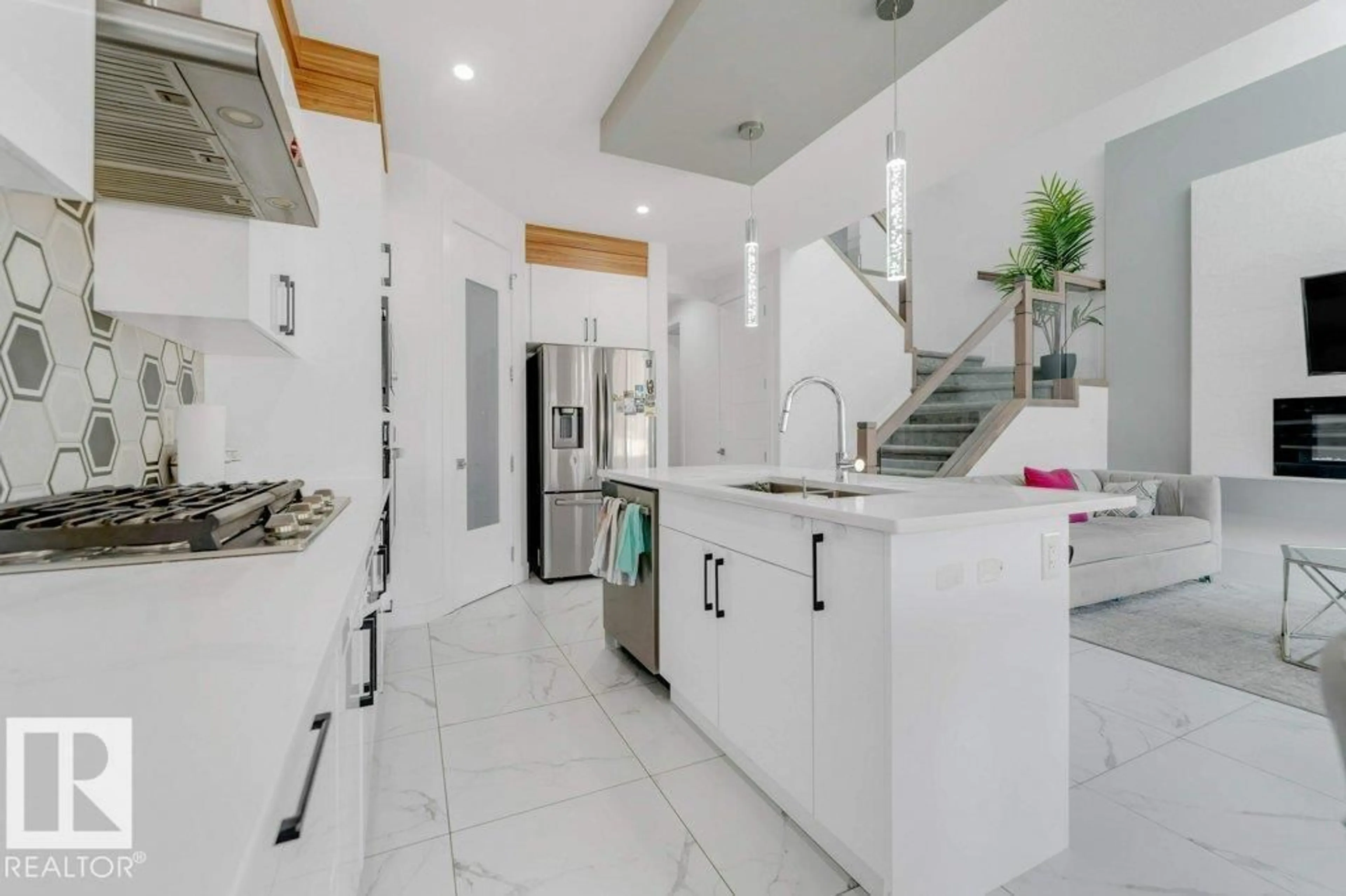 Contemporary kitchen, ceramic/tile floor for SW - 3521 5A AV, Edmonton Alberta T6X2W7