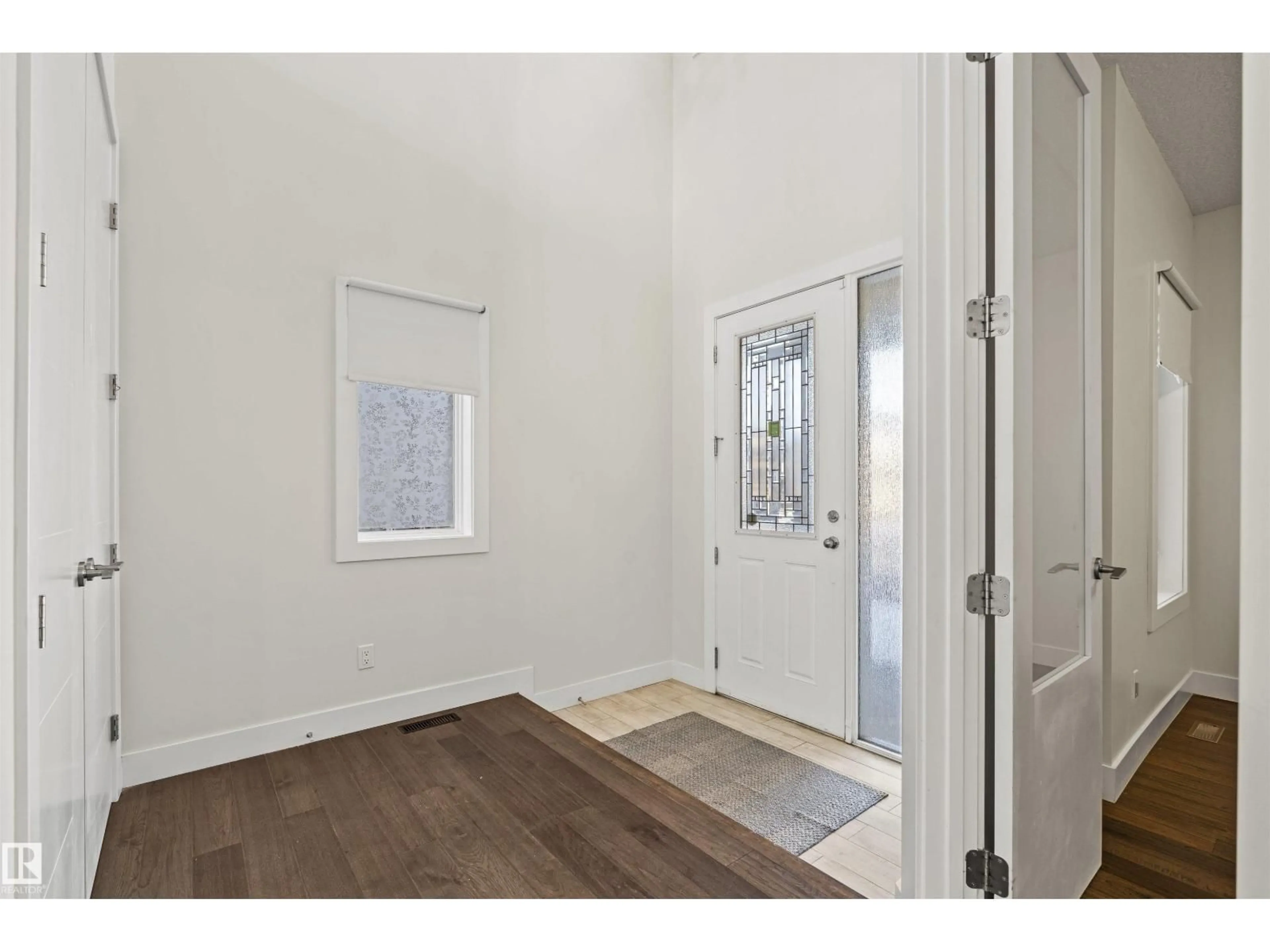 Indoor entryway for 2036 AINSLIE LINK, Edmonton Alberta T6W2M2