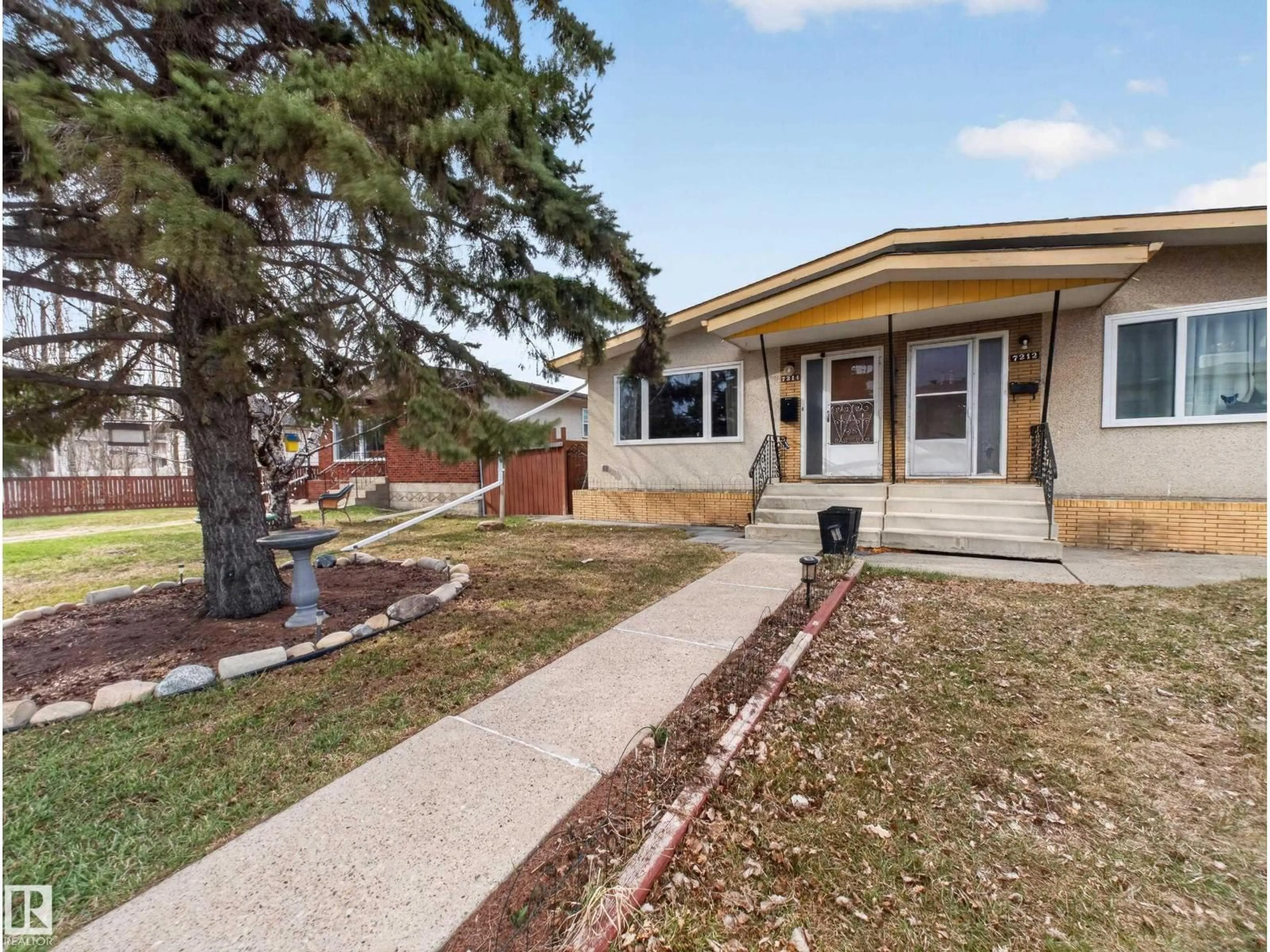 Home with vinyl exterior material, street for 7214 78 AV, Edmonton Alberta T6B0B9