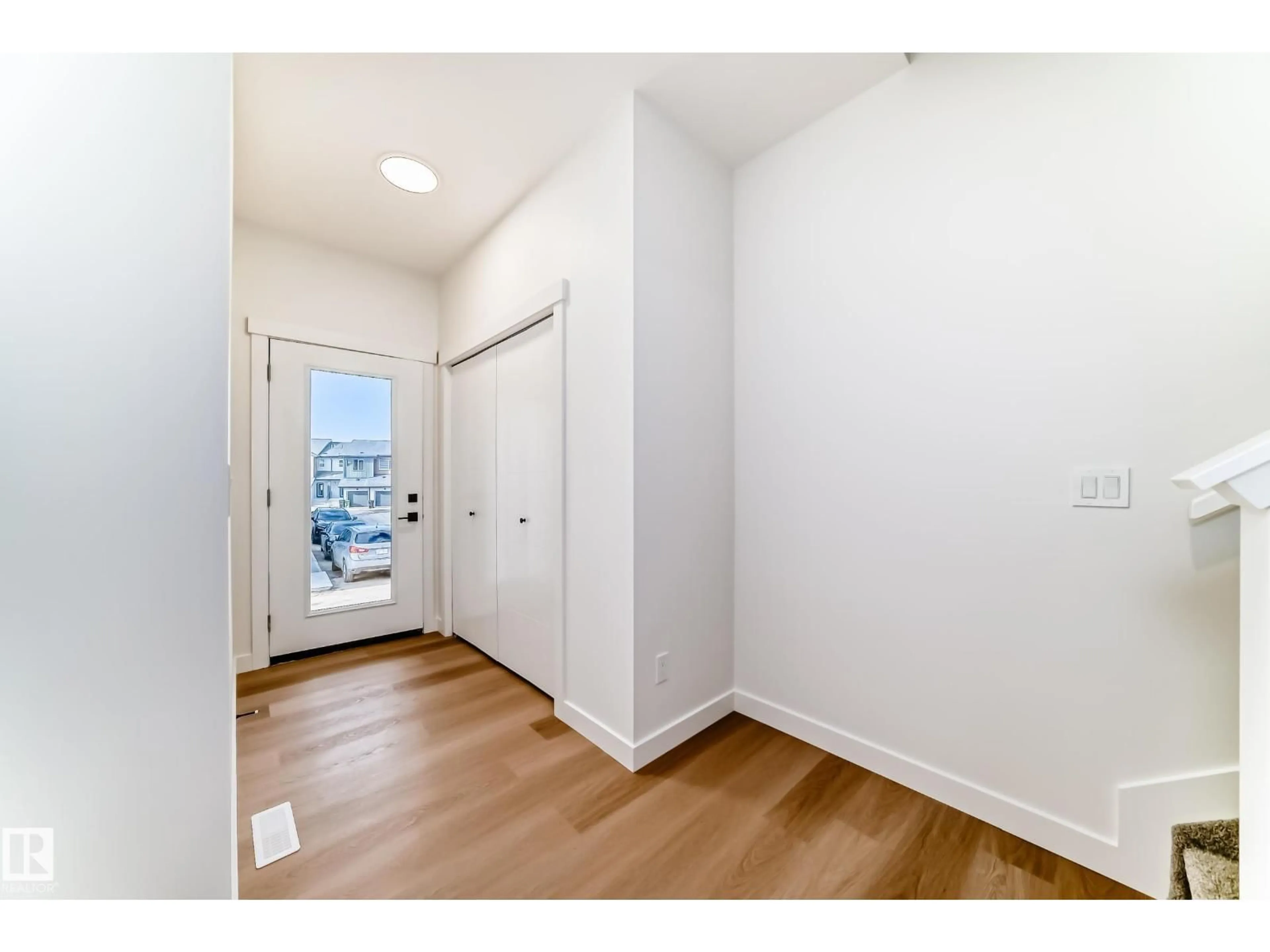 Indoor entryway for 34 MATTSON DR, Edmonton Alberta T6X1A3
