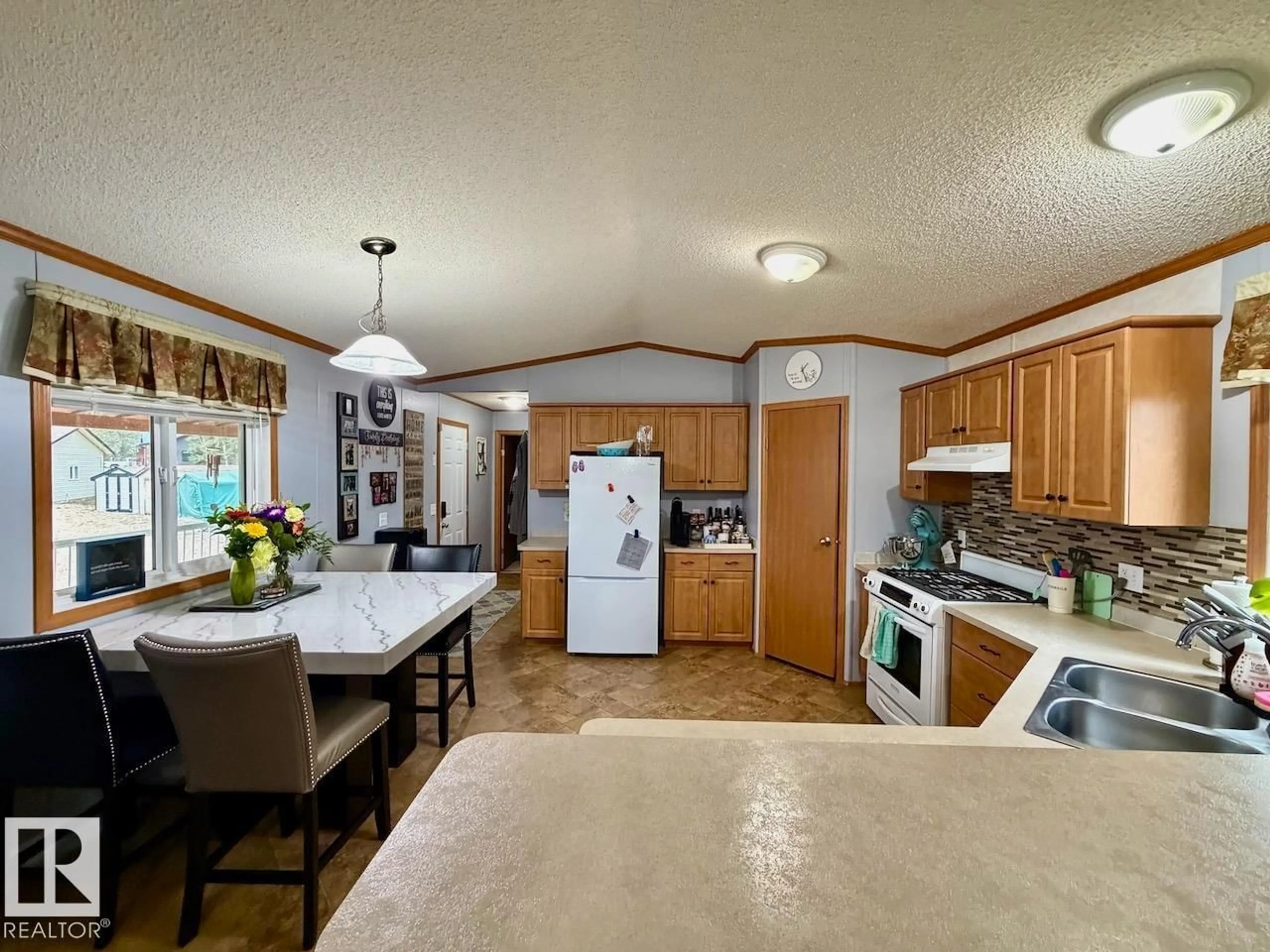 Open concept kitchen, unknown for 8414 TWP 502, Rural Brazeau County Alberta T7A2A3