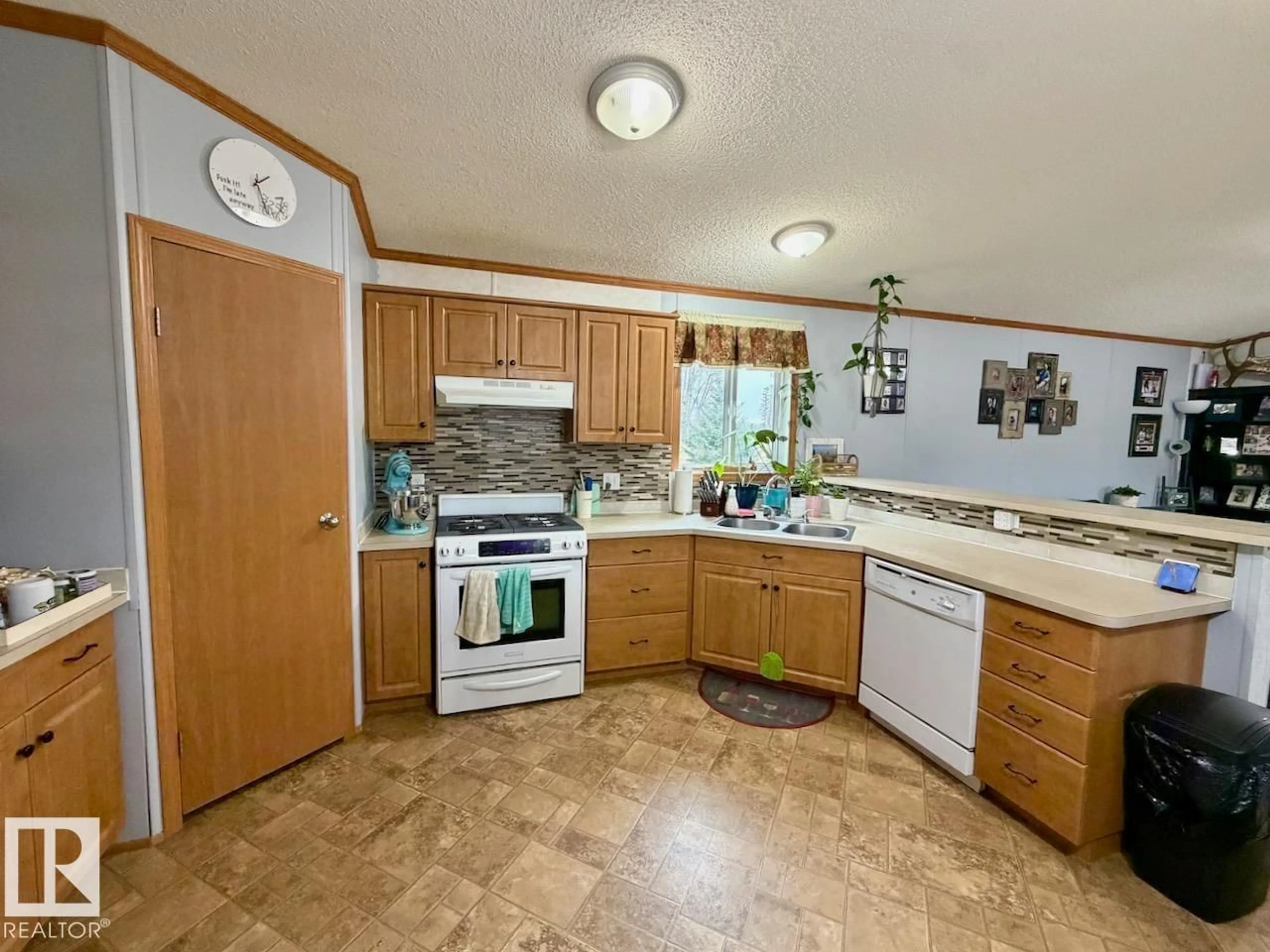Standard kitchen, ceramic/tile floor for 8414 TWP 502, Rural Brazeau County Alberta T7A2A3