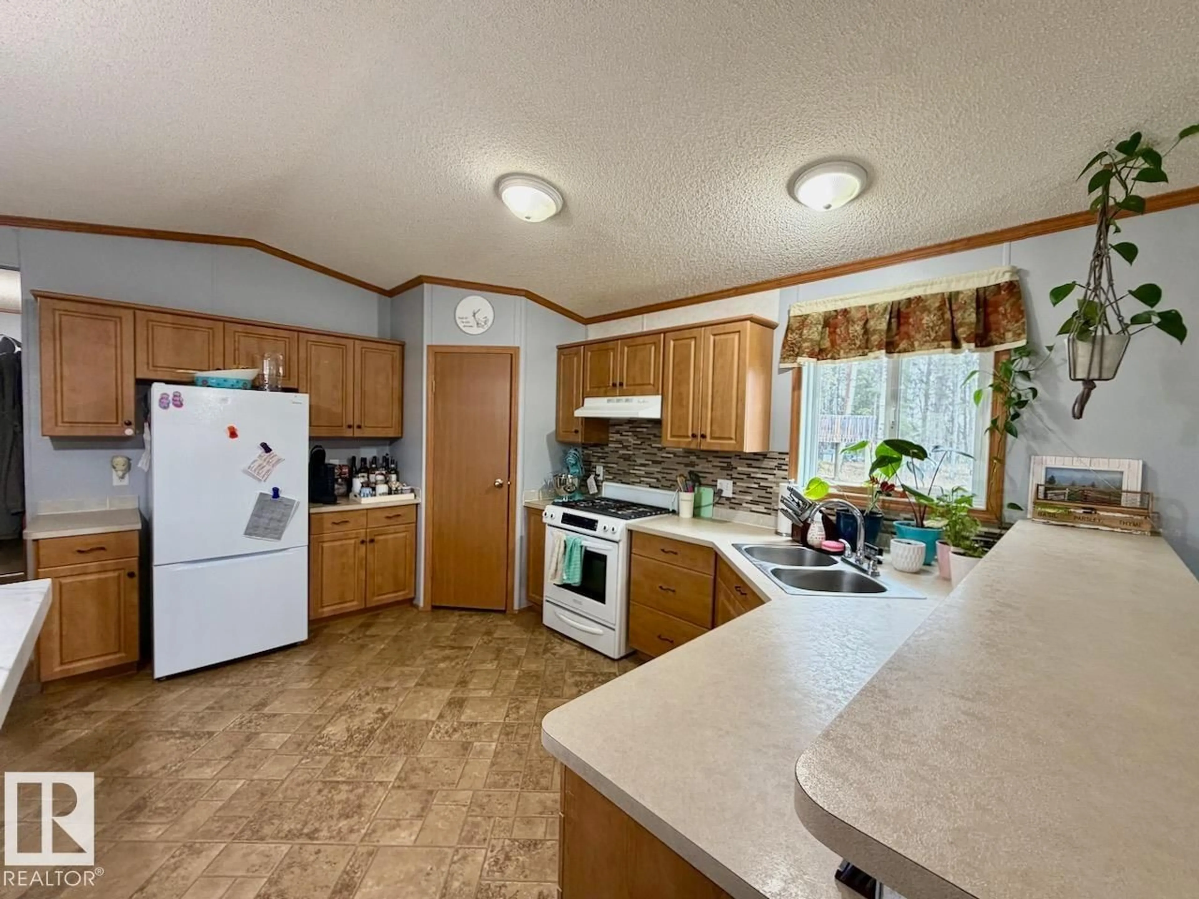 Standard kitchen, unknown for 8414 TWP 502, Rural Brazeau County Alberta T7A2A3
