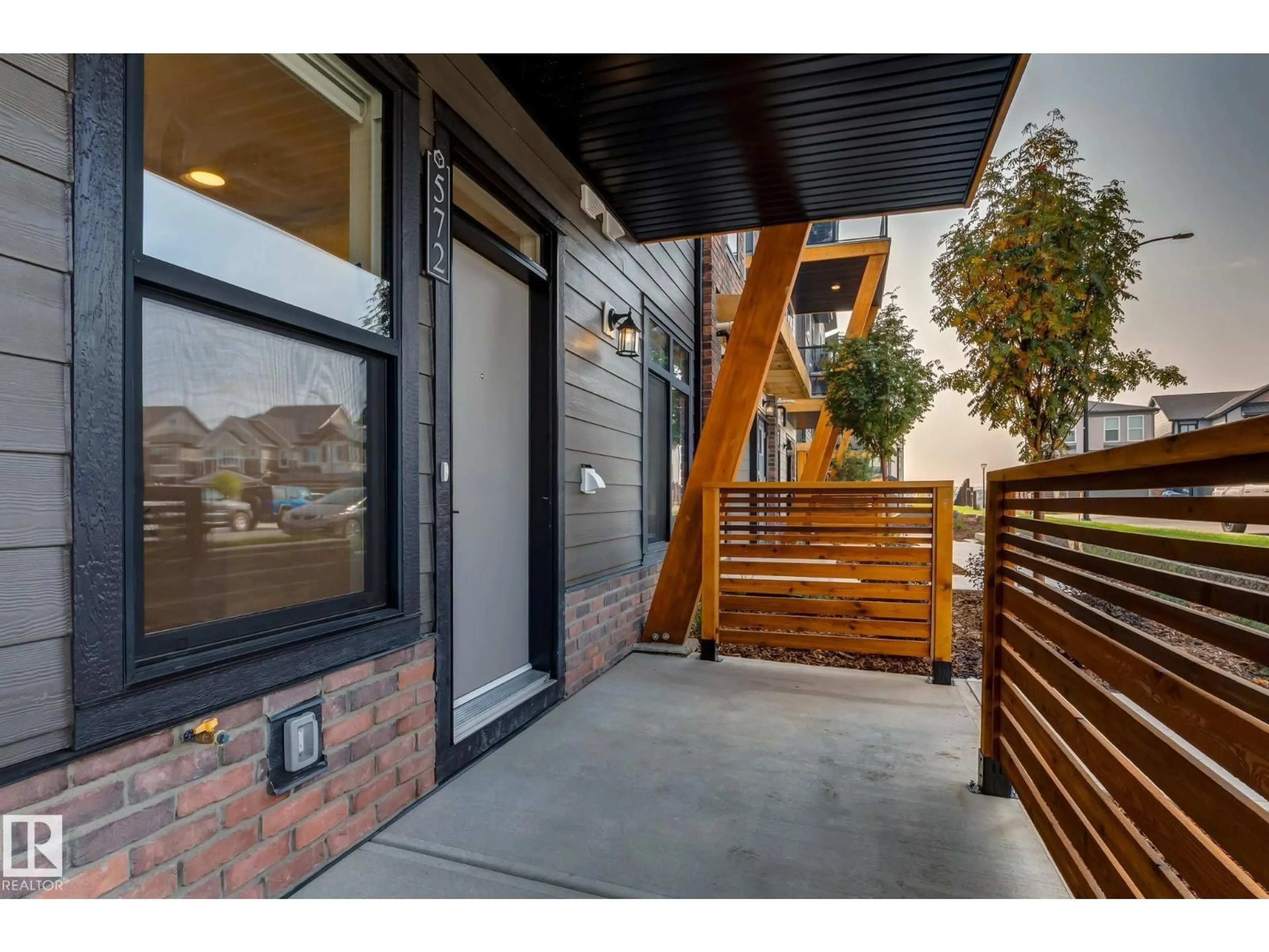 Indoor entryway for 43 - 16231 19 AV, Edmonton Alberta T6W5C6