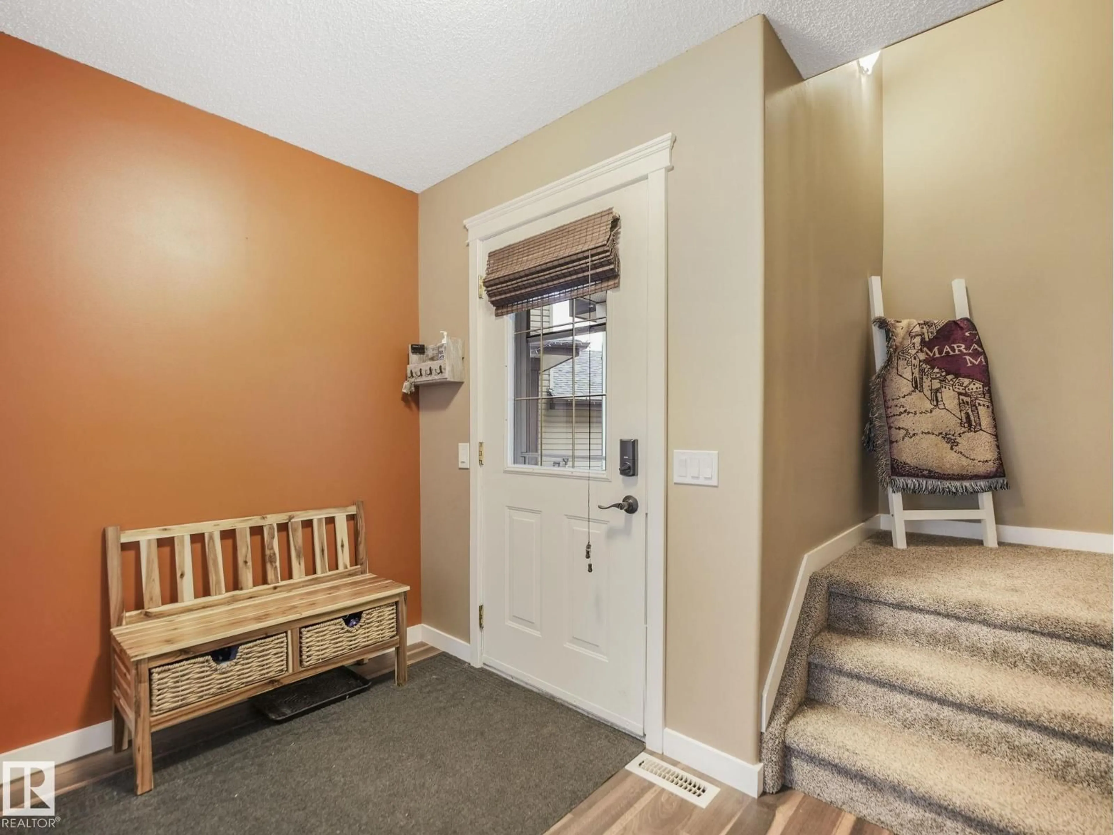 Indoor entryway for 224 HYNDMAN CR, Edmonton Alberta T5A5H9
