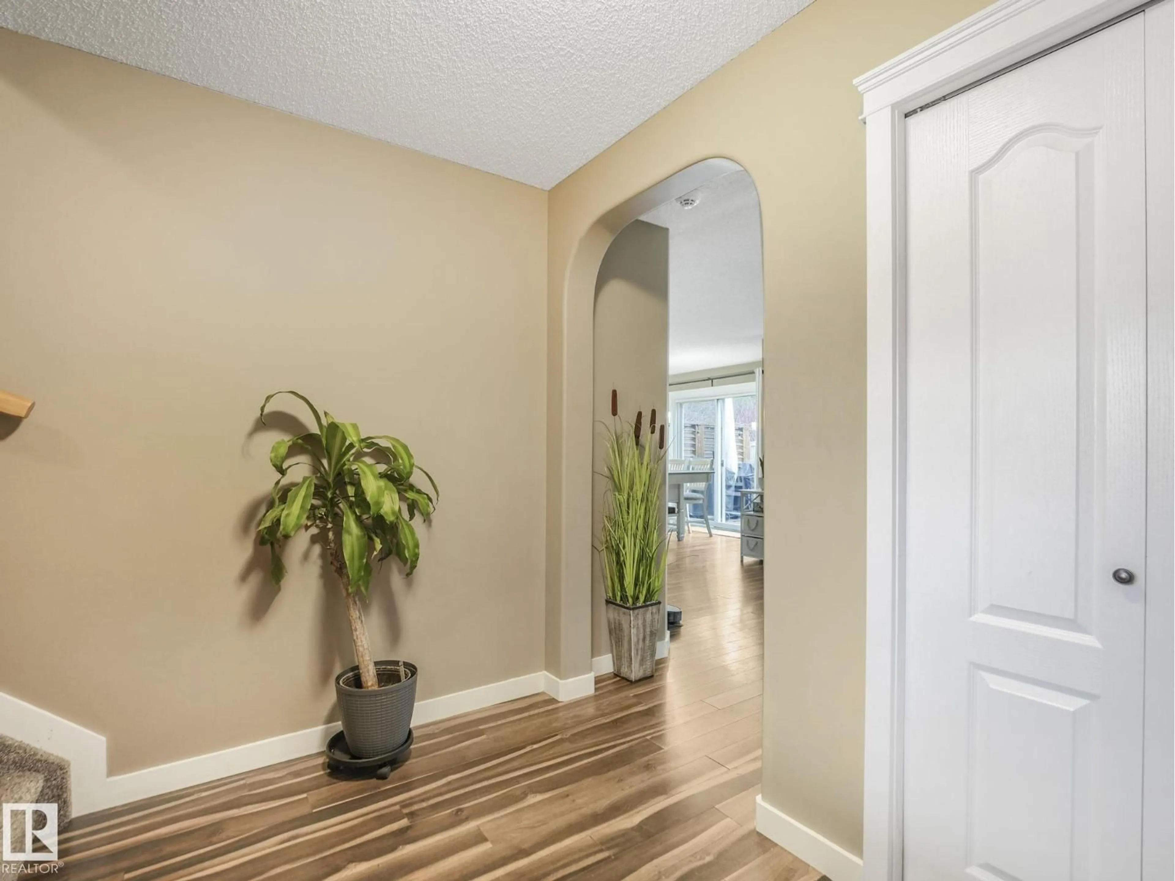 Indoor entryway for 224 HYNDMAN CR, Edmonton Alberta T5A5H9