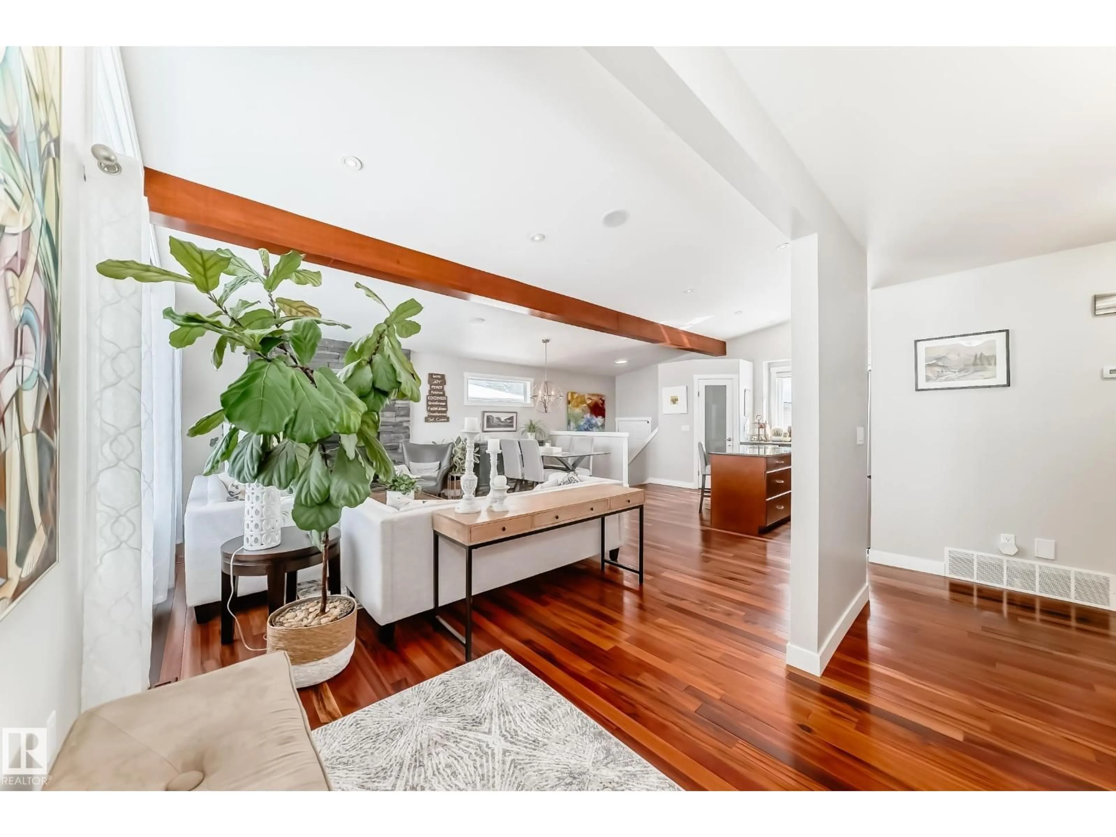 Indoor entryway for 10811 43 AV, Edmonton Alberta T6J2R3