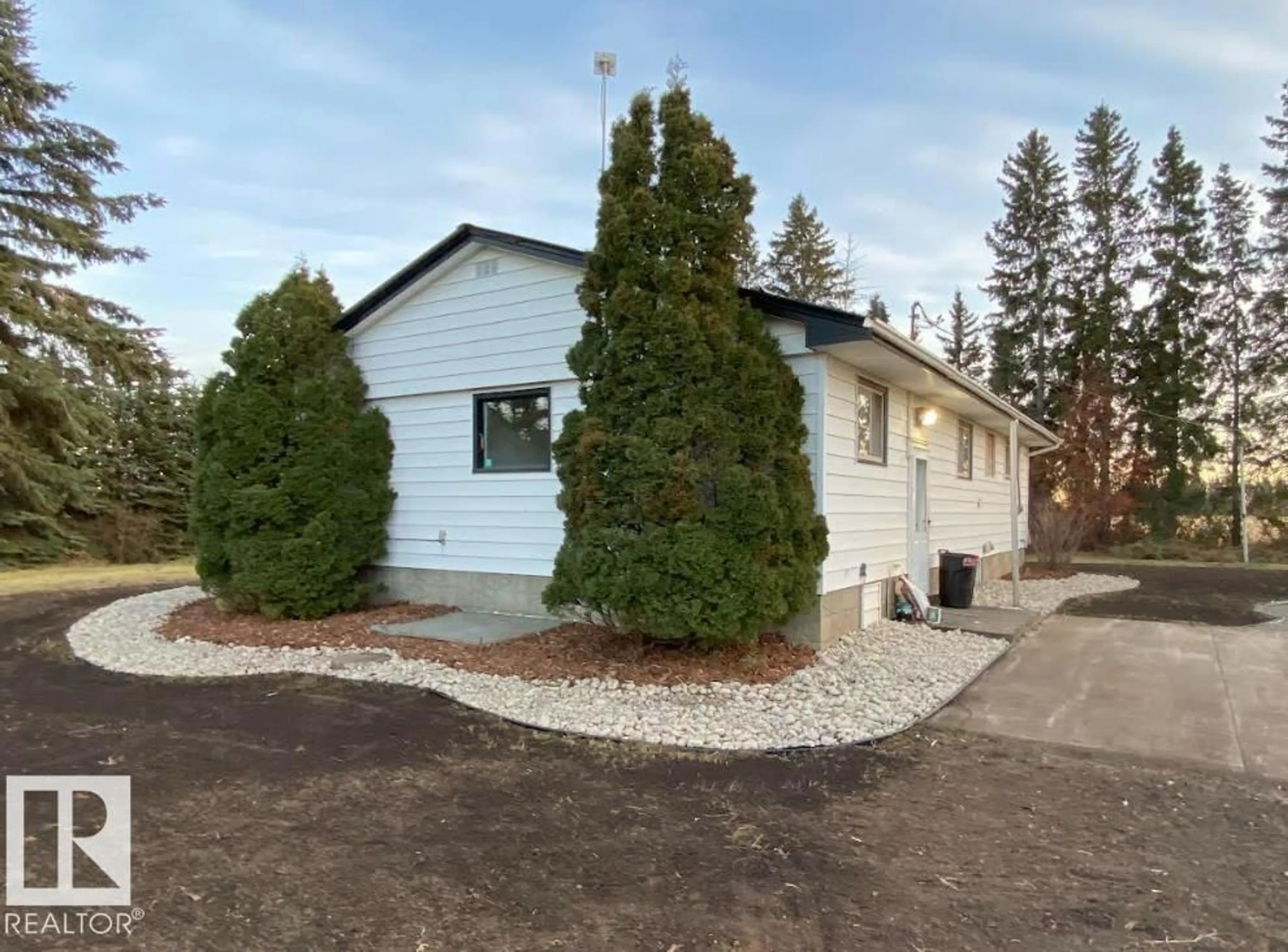 Home with vinyl exterior material, street for 57308 RANGE ROAD 251, Rural Sturgeon County Alberta T0G1L2