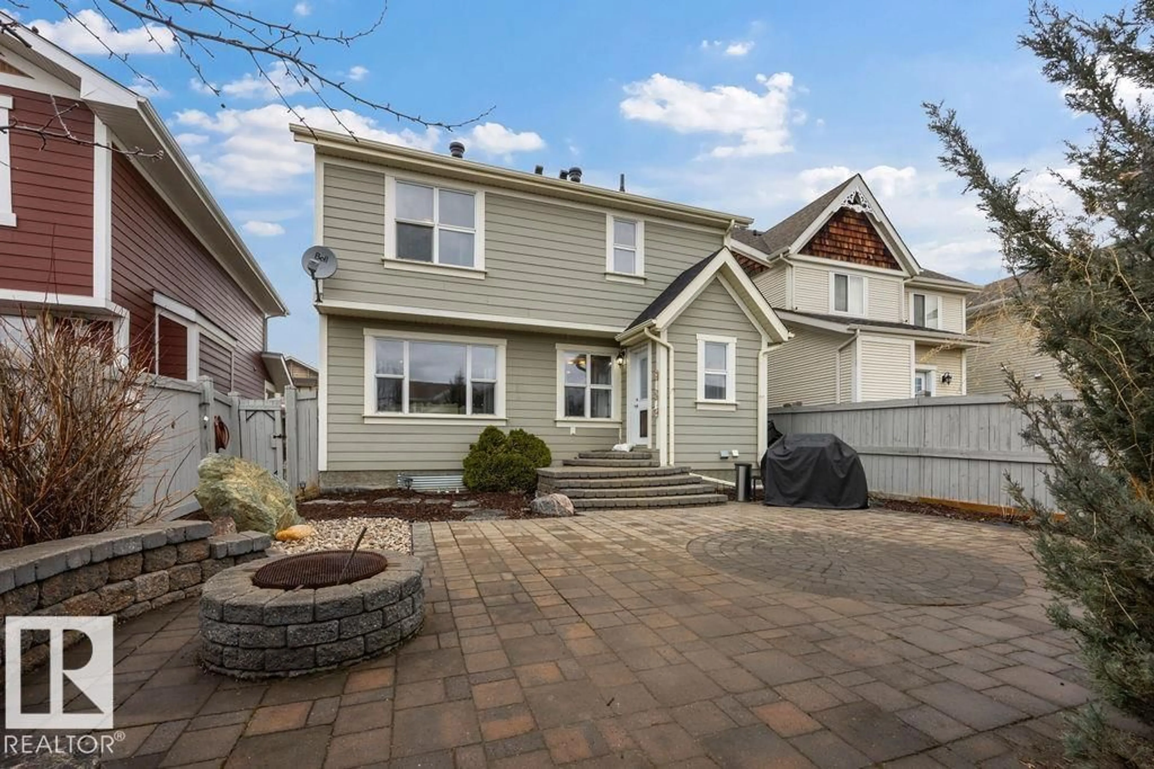 Home with vinyl exterior material, street for 1613 KERR RD, Edmonton Alberta T5E4P6