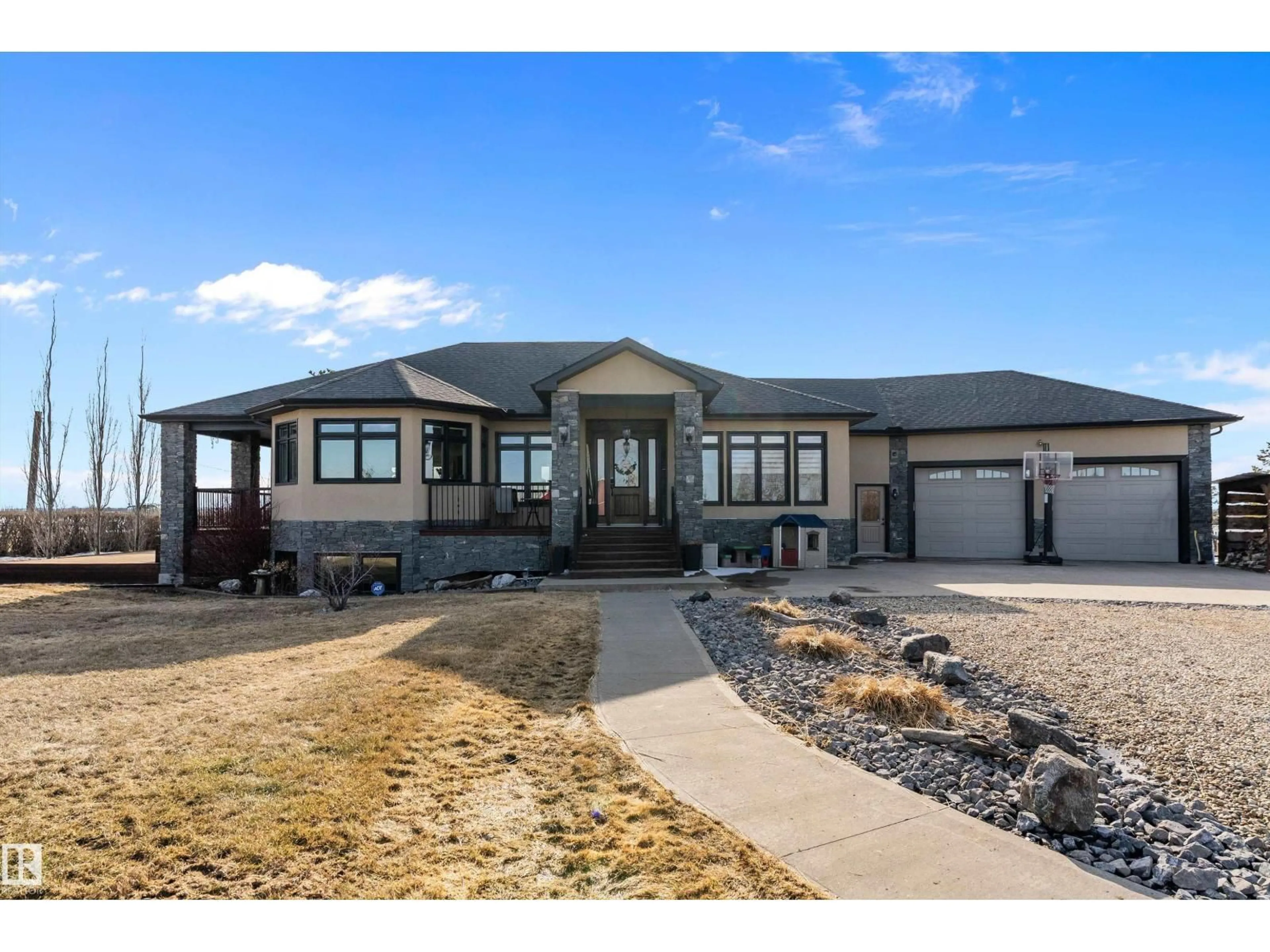 Home with vinyl exterior material, unknown for 26409 HWY 37, Rural Sturgeon County Alberta T8T0H6