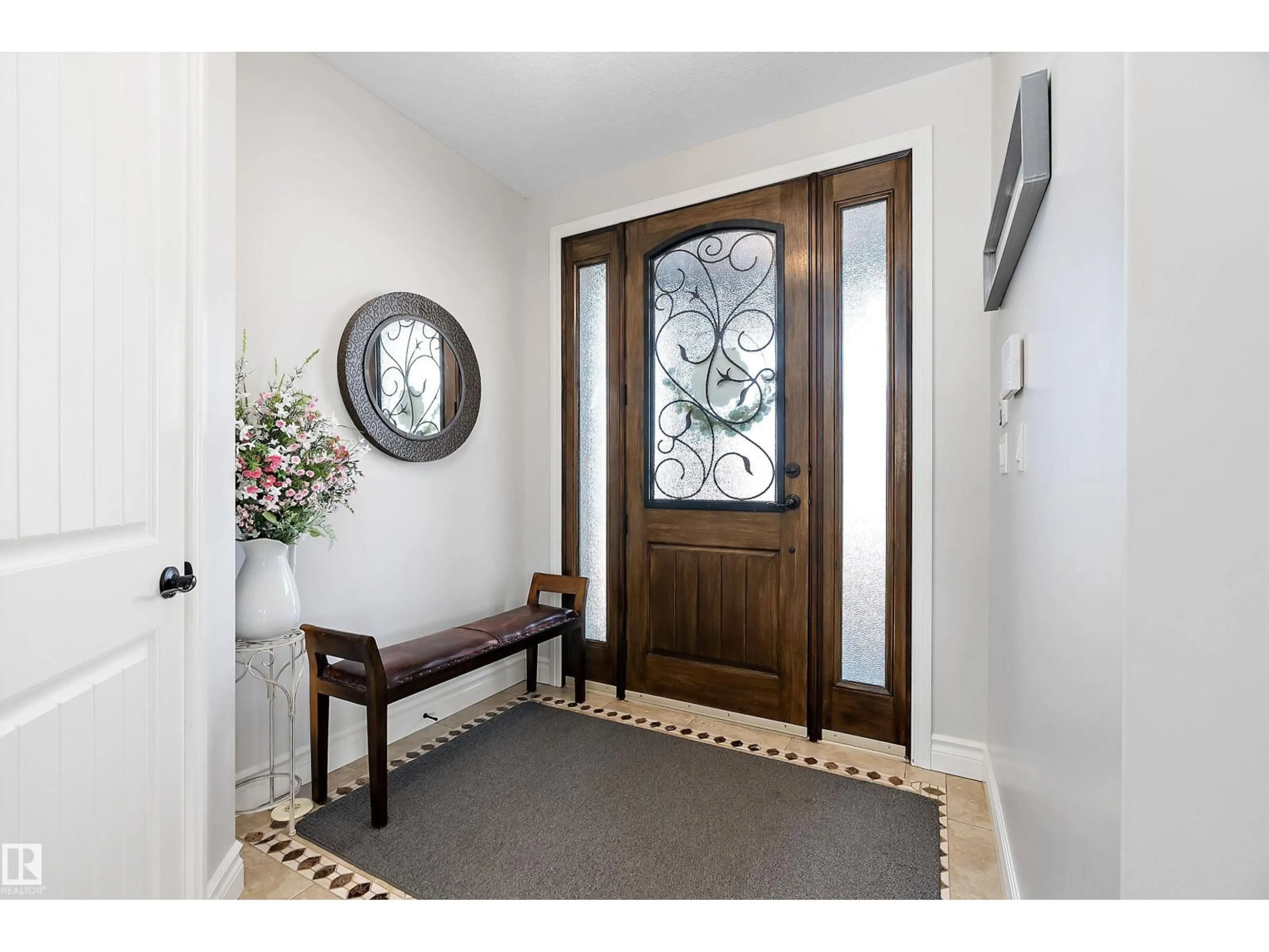 Indoor entryway for 26409 HWY 37, Rural Sturgeon County Alberta T8T0H6