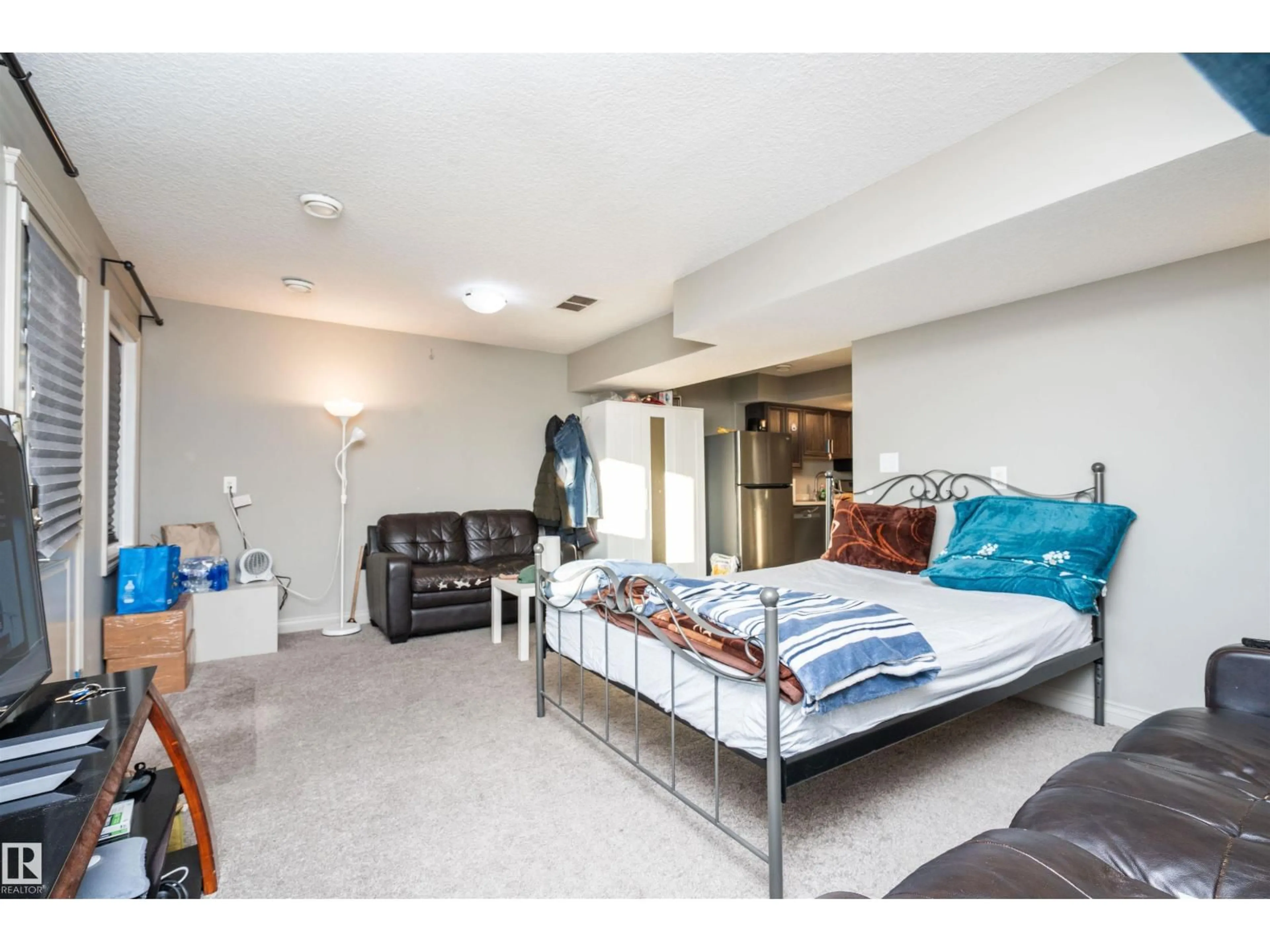 A pic of a room for 6708 CARDINAL RD, Edmonton Alberta T6W2Y6