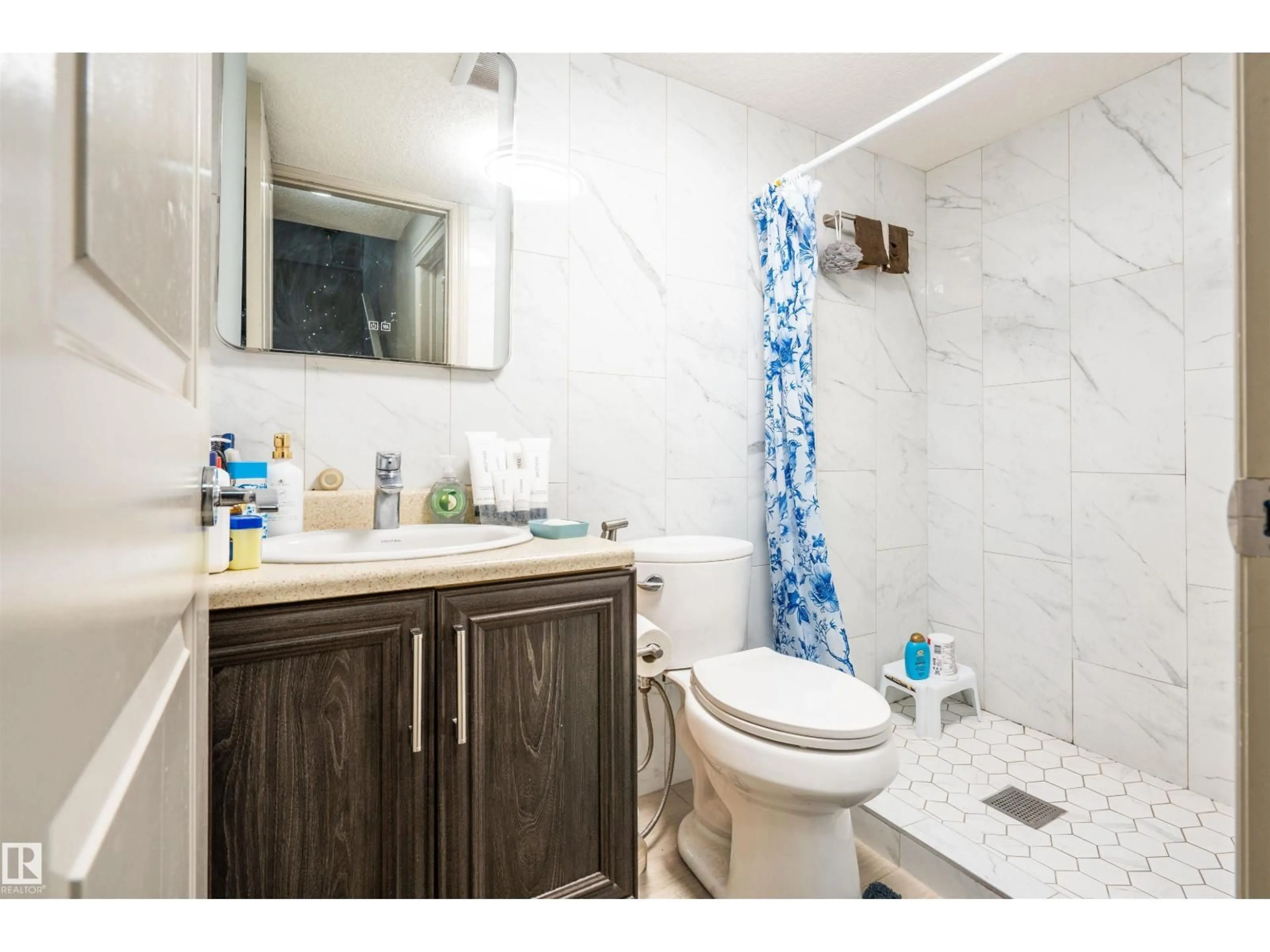 Standard bathroom, ceramic/tile floor for 6708 CARDINAL RD, Edmonton Alberta T6W2Y6