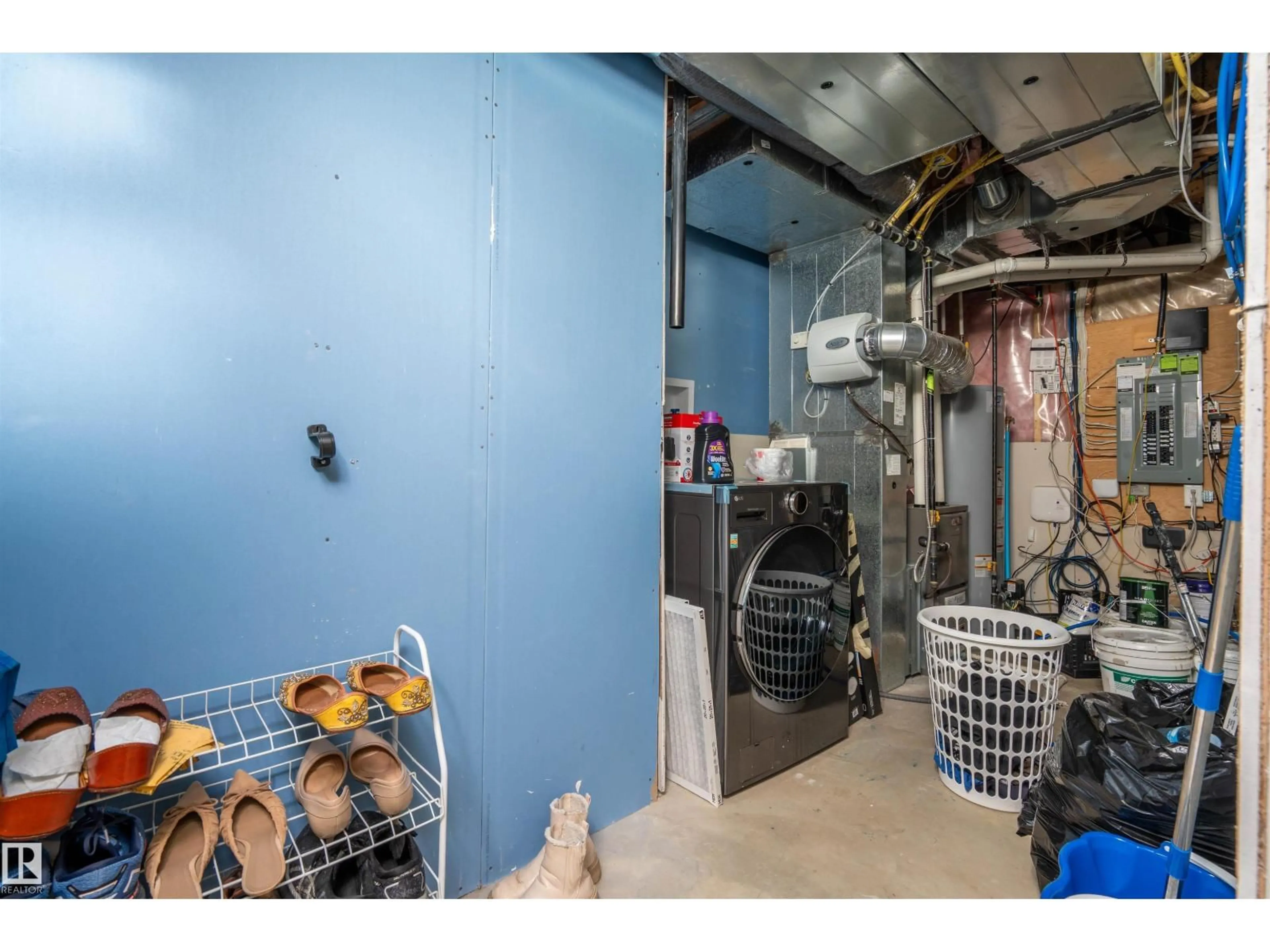 Storage room or clothes room or walk-in closet for 6708 CARDINAL RD, Edmonton Alberta T6W2Y6
