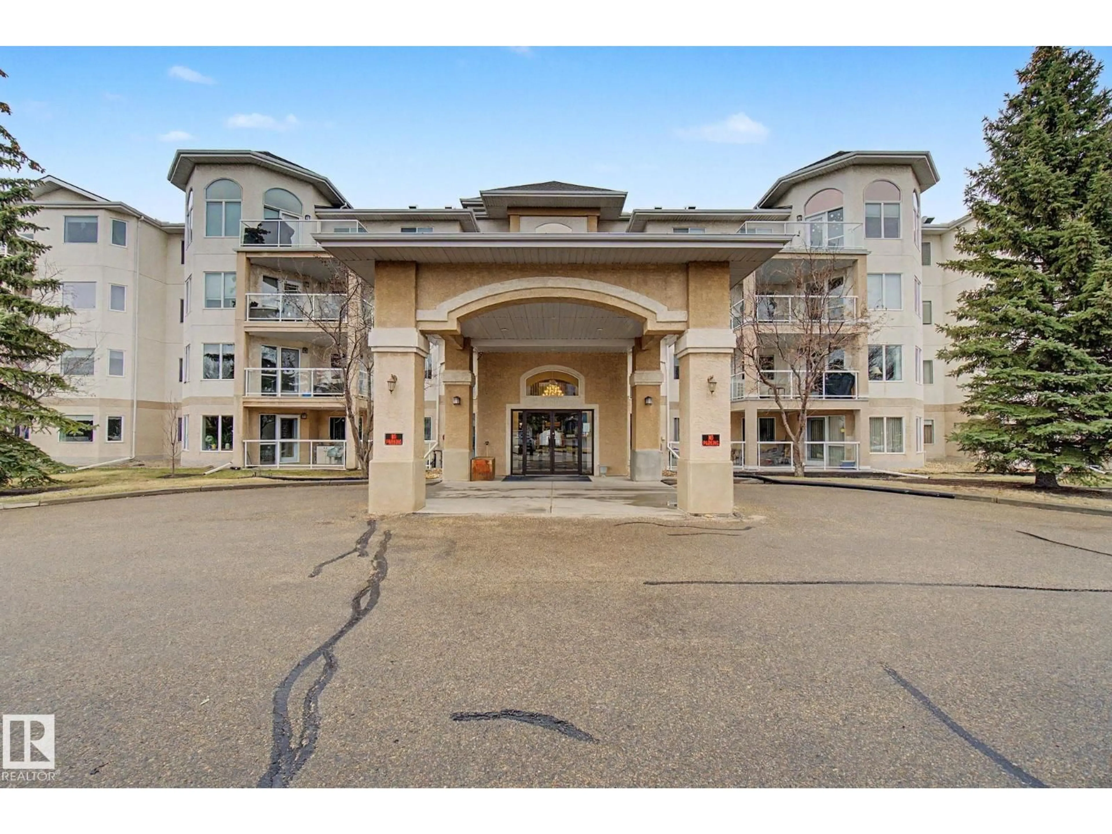 Indoor foyer for 69 - 311 CRYSTAL LN, Sherwood Park Alberta T8H2E9