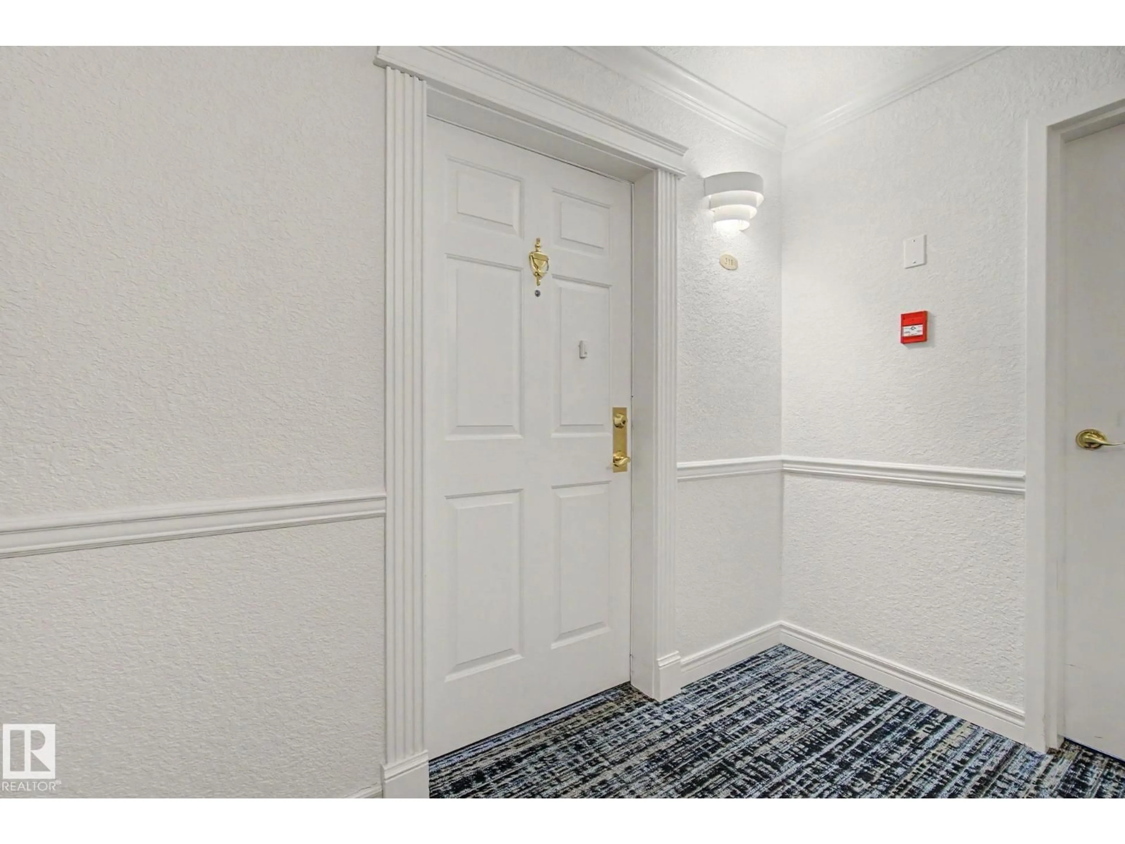 Indoor foyer for 69 - 311 CRYSTAL LN, Sherwood Park Alberta T8H2E9