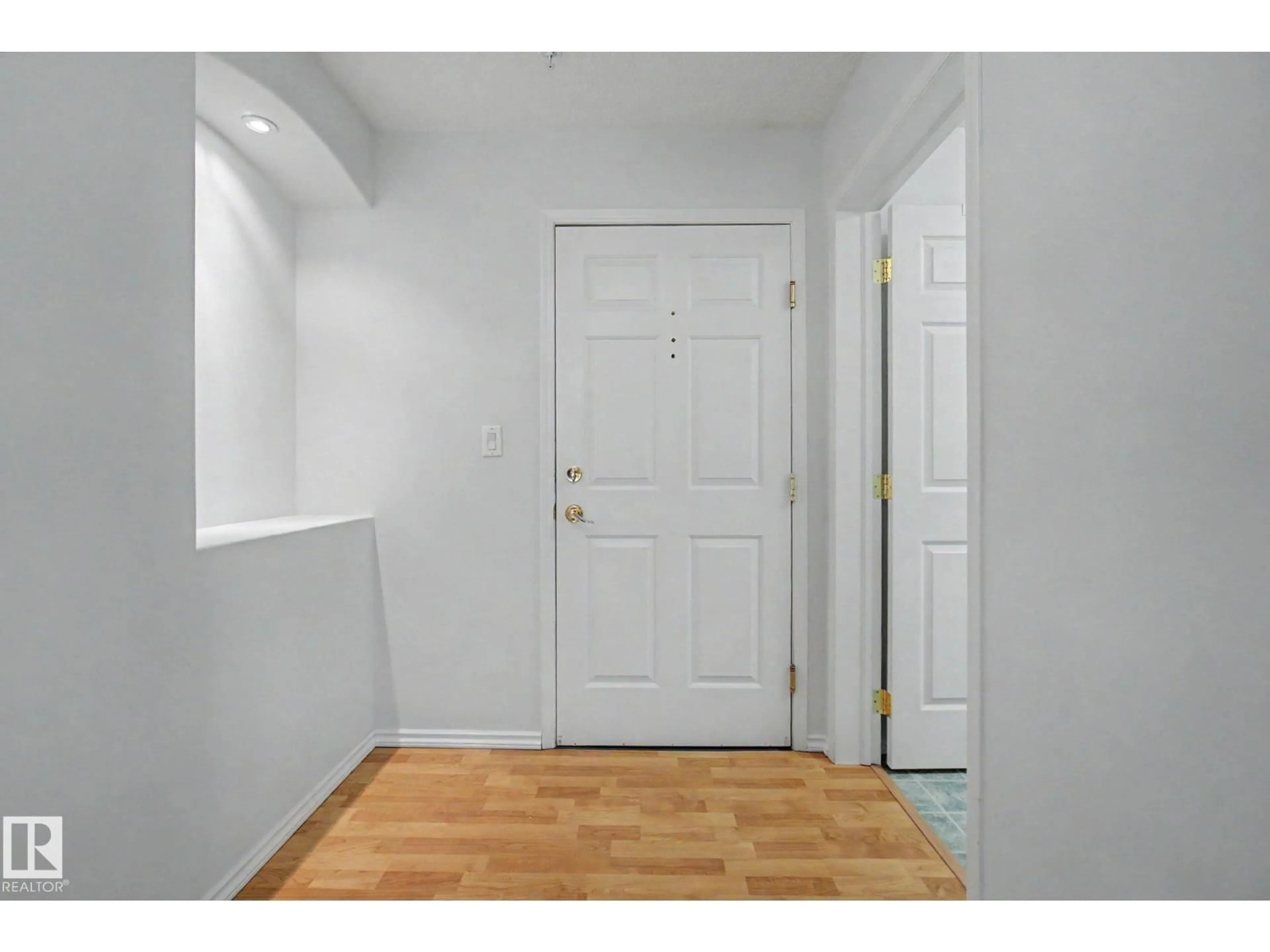 Indoor entryway for 69 - 311 CRYSTAL LN, Sherwood Park Alberta T8H2E9