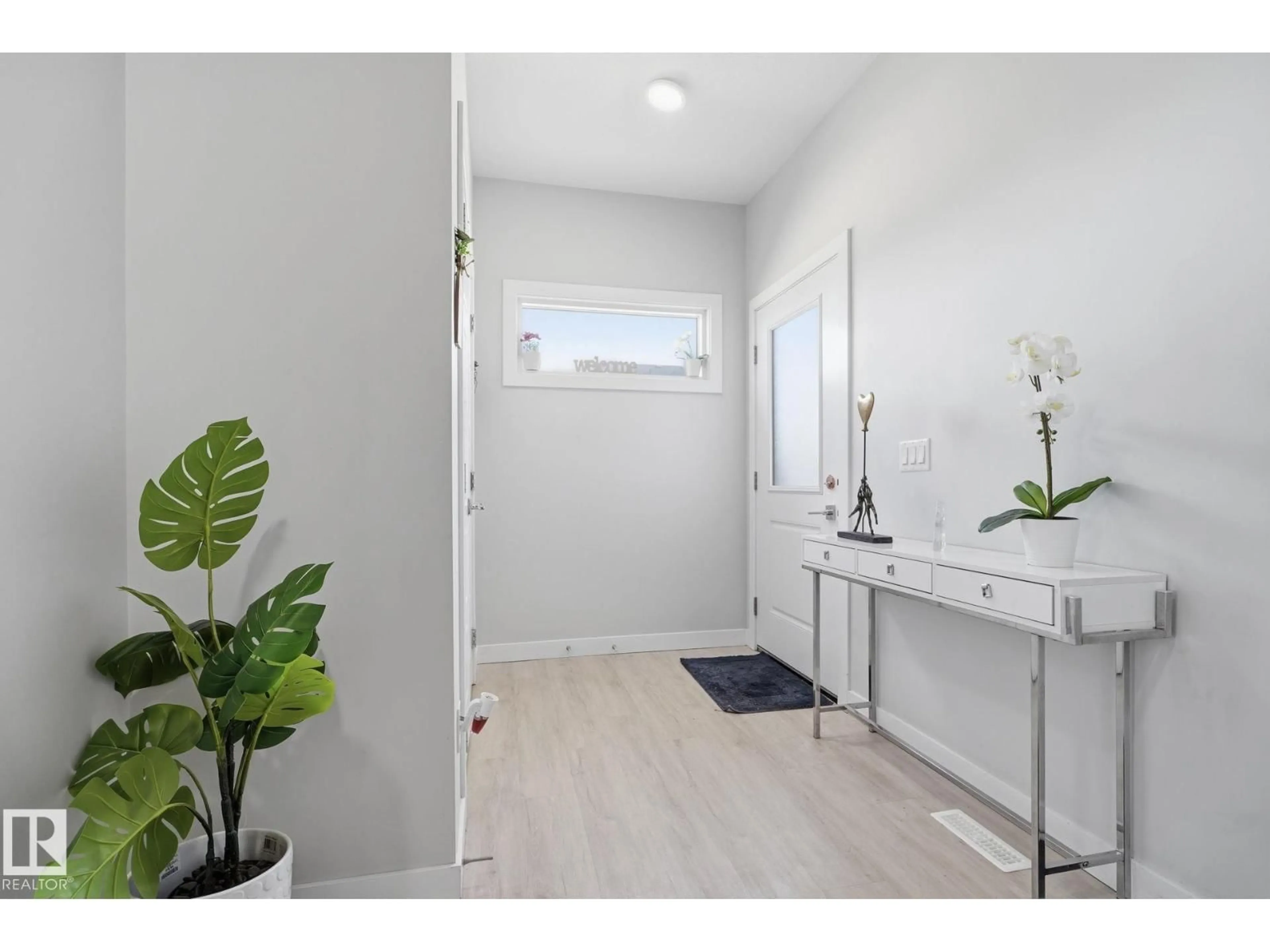 Indoor entryway for 526 KLEINS CO, Leduc Alberta T9E1M5