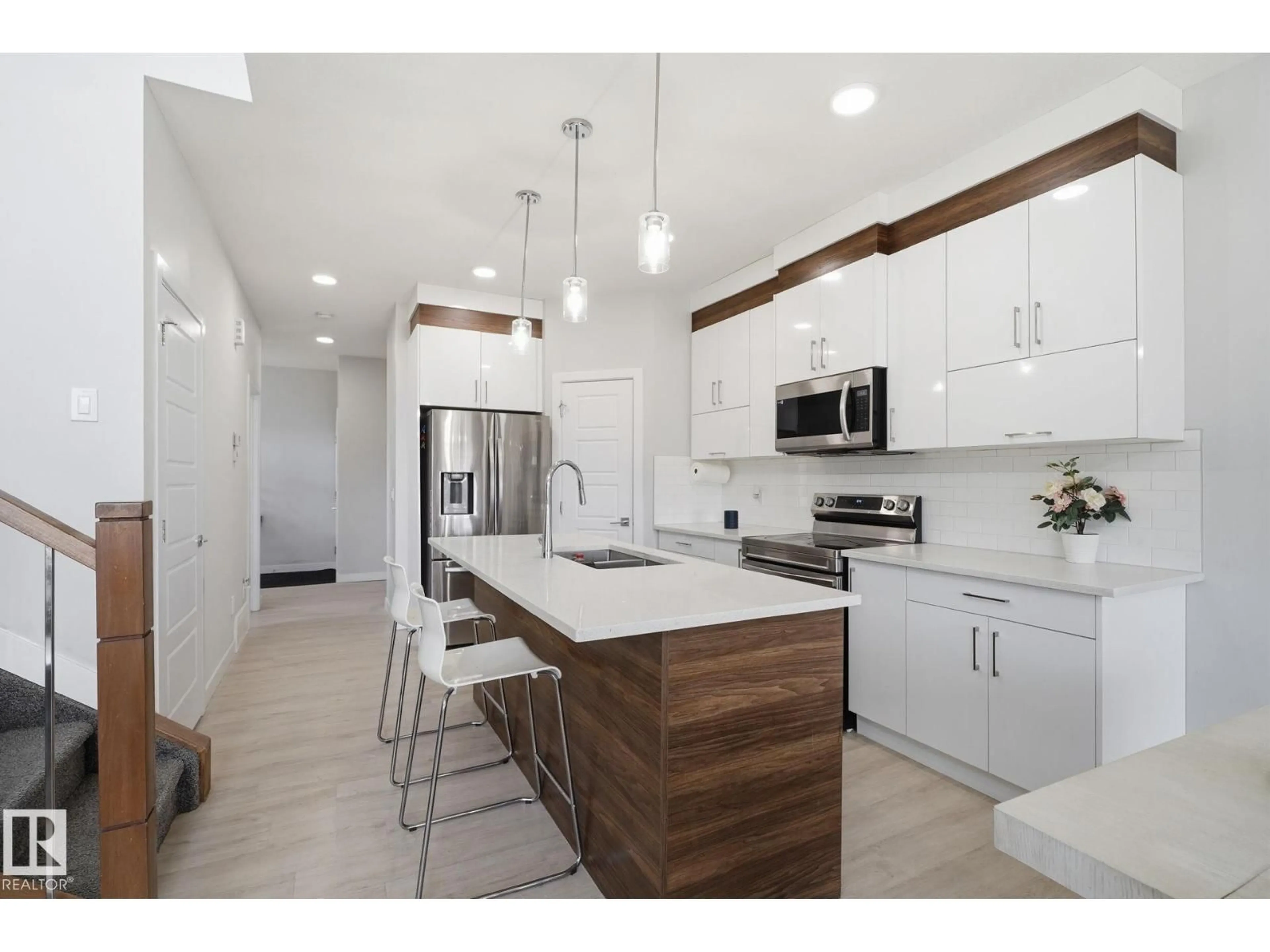 Open concept kitchen, ceramic/tile floor for 526 KLEINS CO, Leduc Alberta T9E1M5