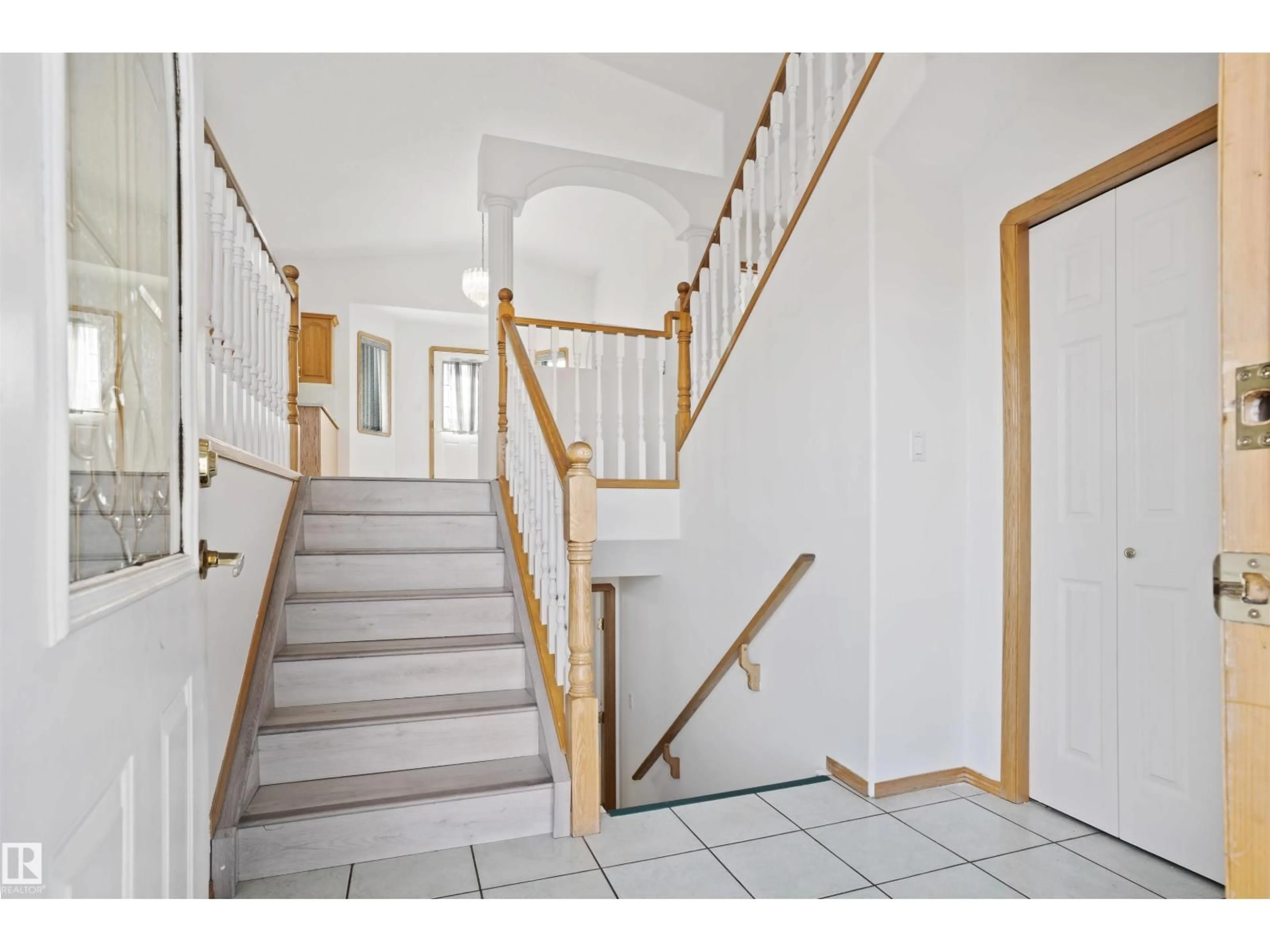 Indoor foyer for 2915 151A AV, Edmonton Alberta T5Y2Y5