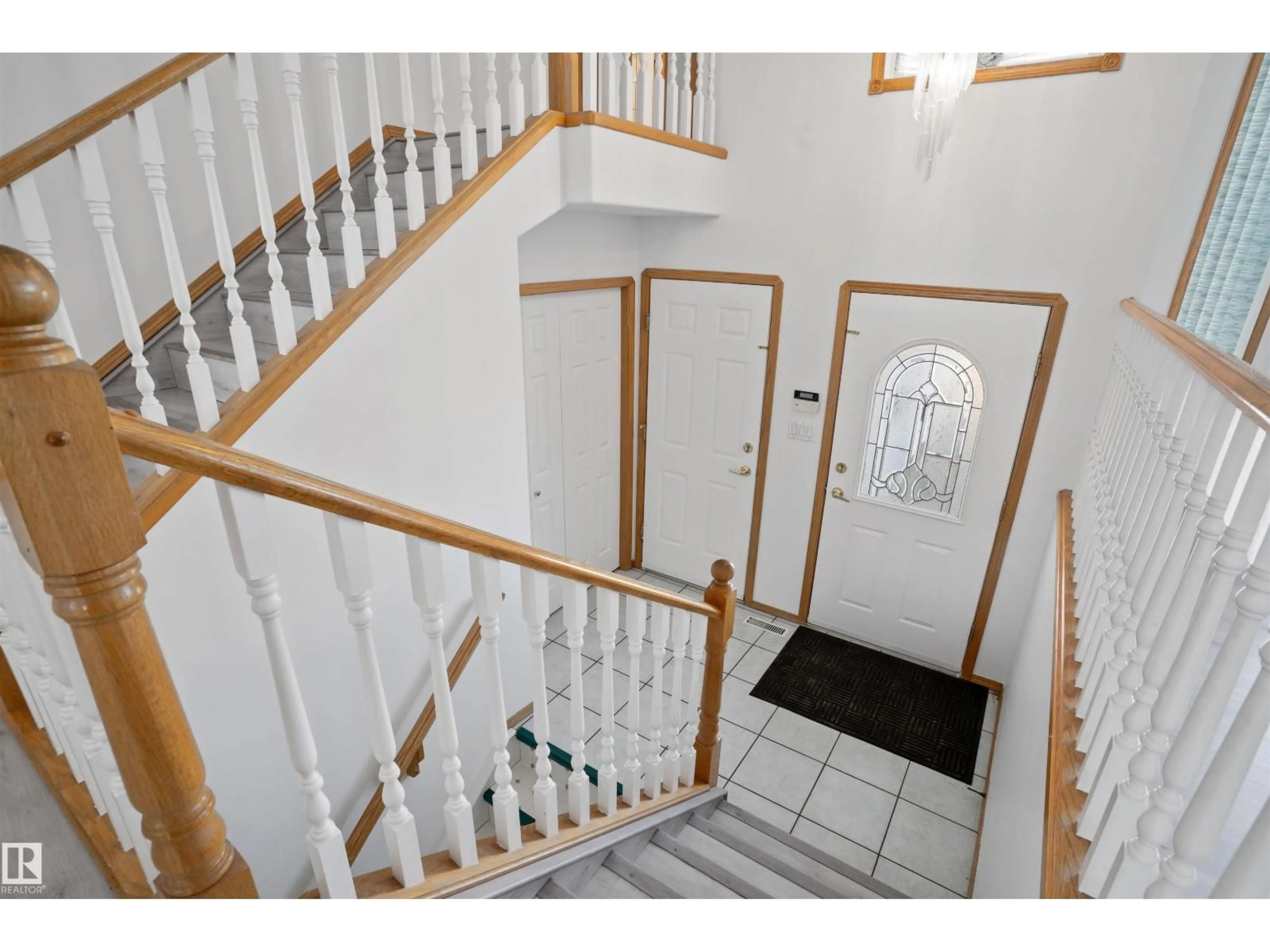 Indoor foyer for 2915 151A AV, Edmonton Alberta T5Y2Y5