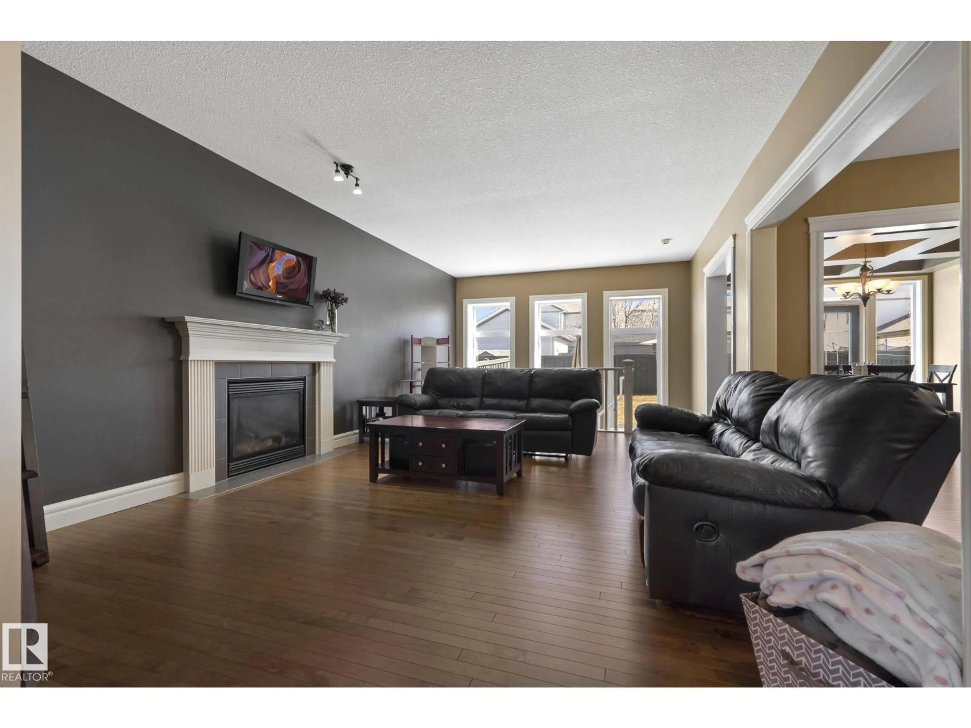 Living room with furniture, wood/laminate floor for SW - 2011 126 ST, Edmonton Alberta T6W0A5