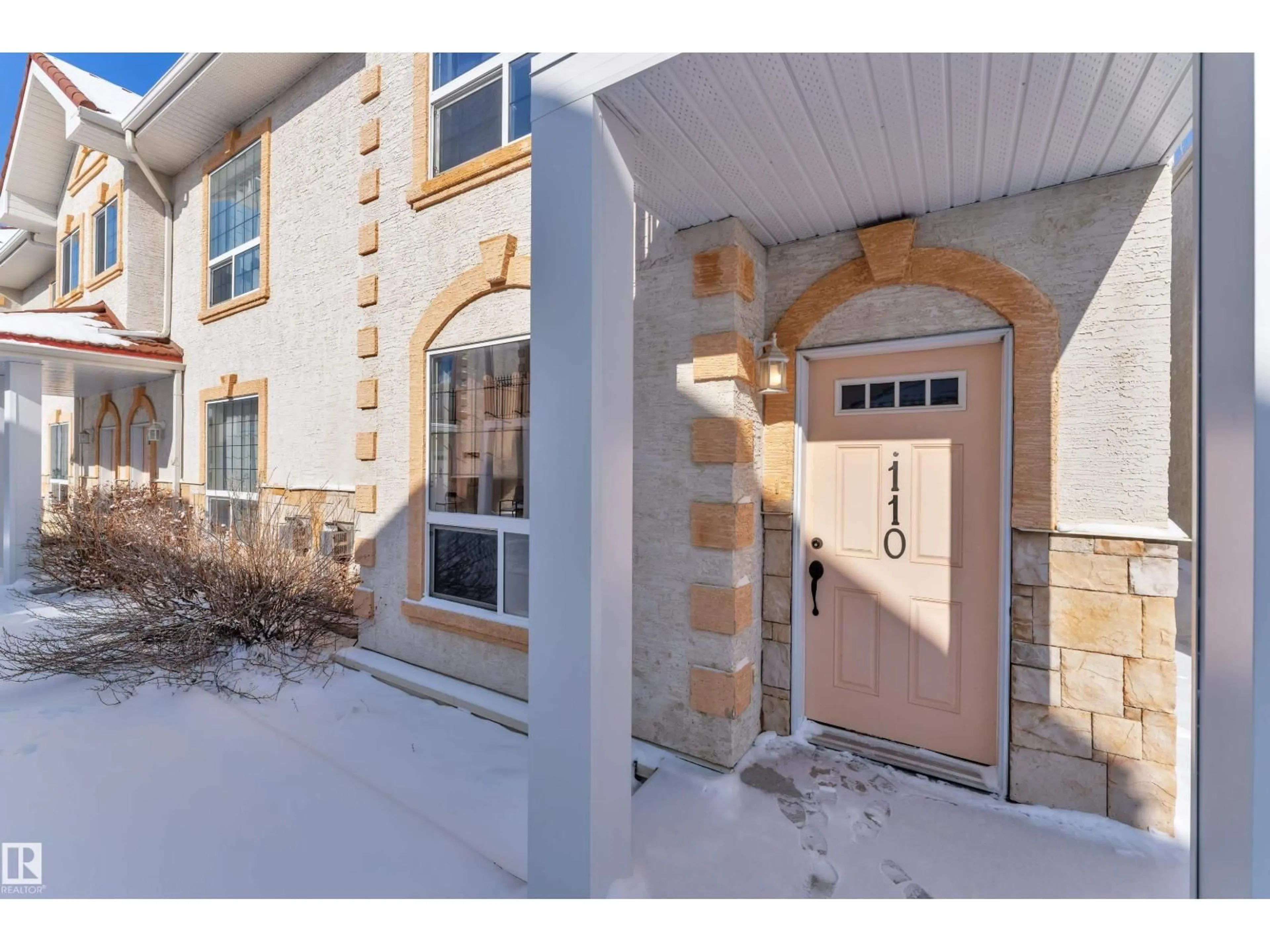 Indoor entryway for 110 13825 NW, Edmonton Alberta T6V0B8