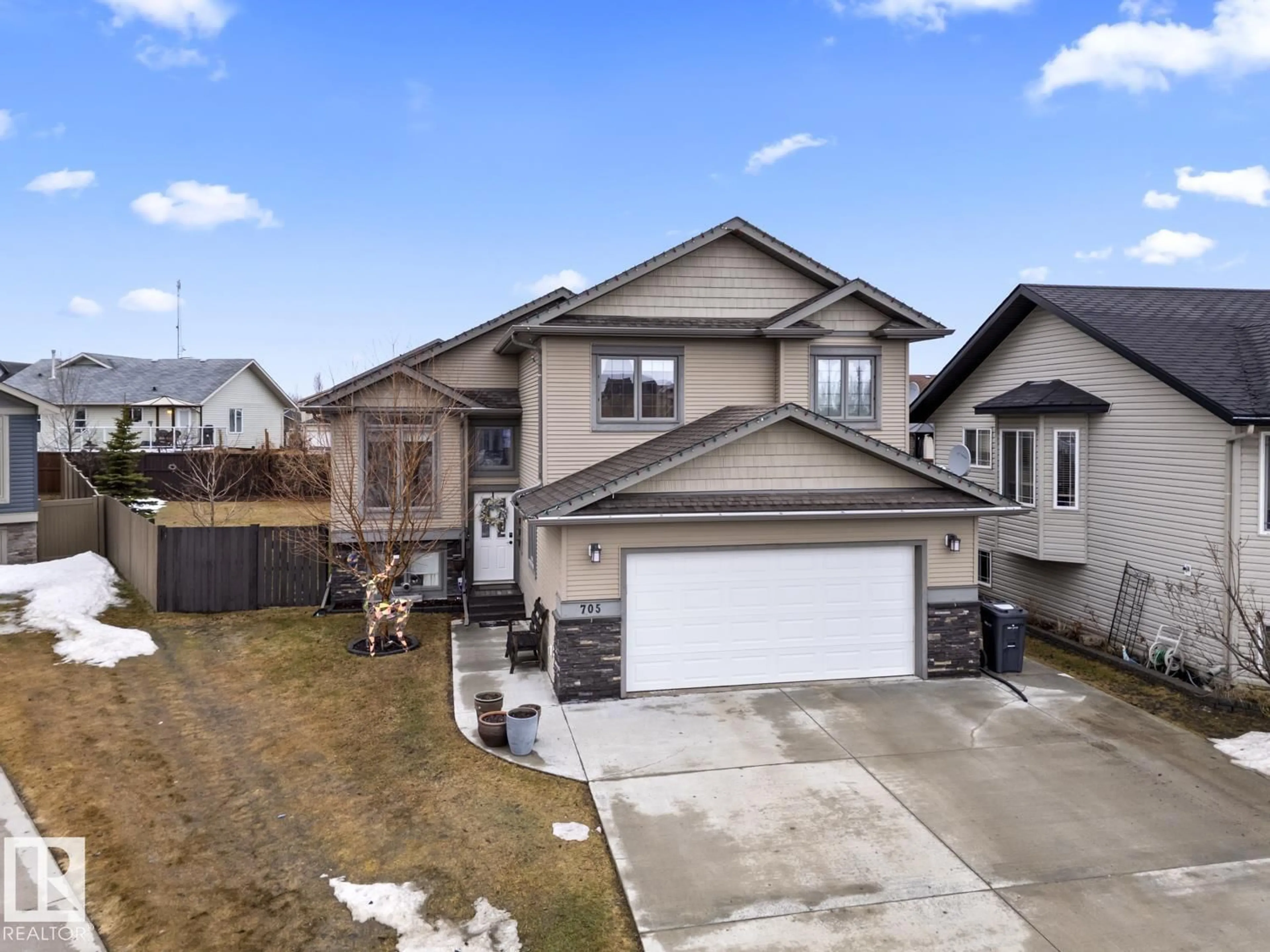 A pic from outside/outdoor area/front of a property/back of a property/a pic from drone, street for 705 PHEASANT CL, Cold Lake Alberta T9M0B7