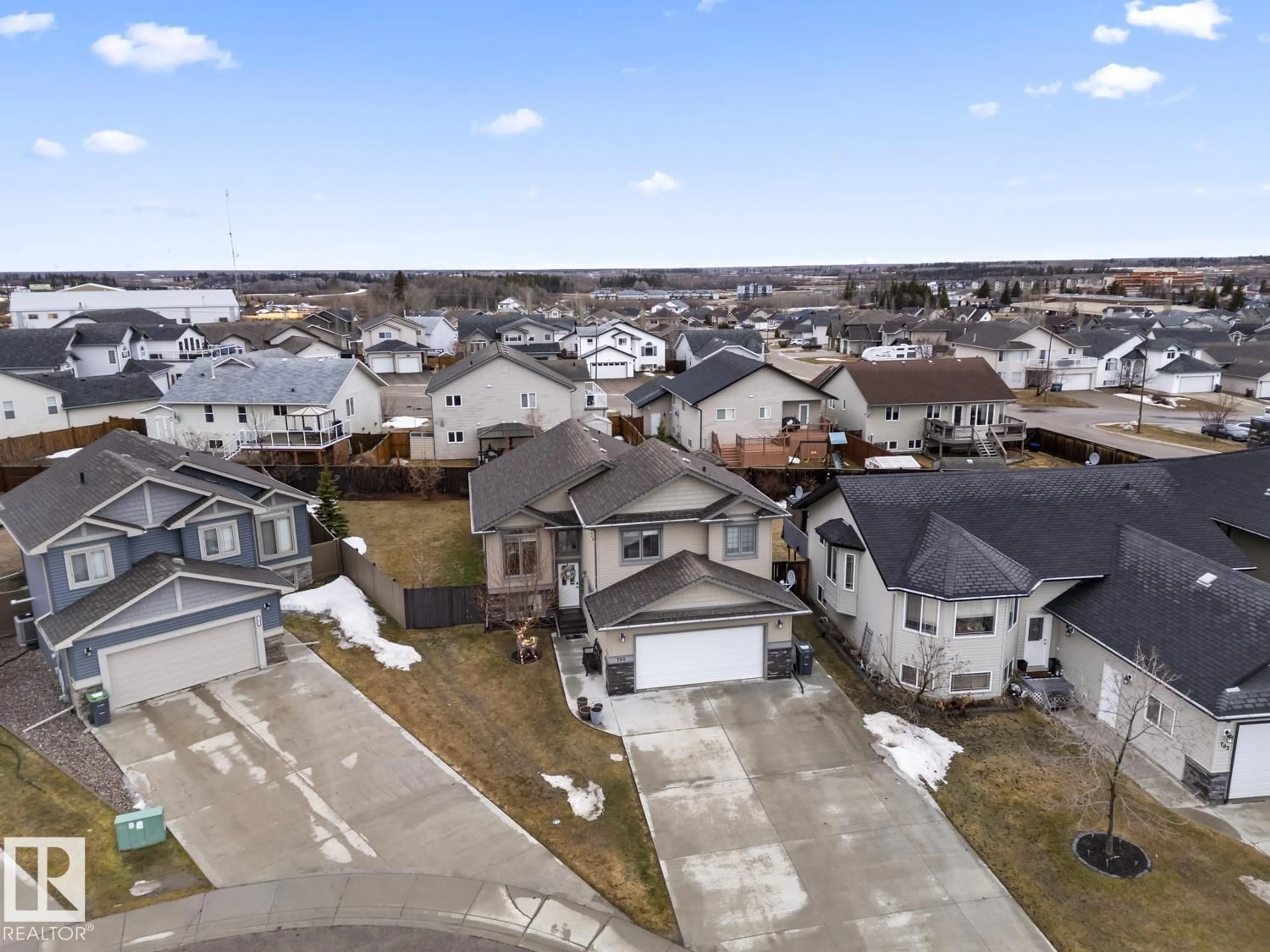 A pic from outside/outdoor area/front of a property/back of a property/a pic from drone, street for 705 PHEASANT CL, Cold Lake Alberta T9M0B7