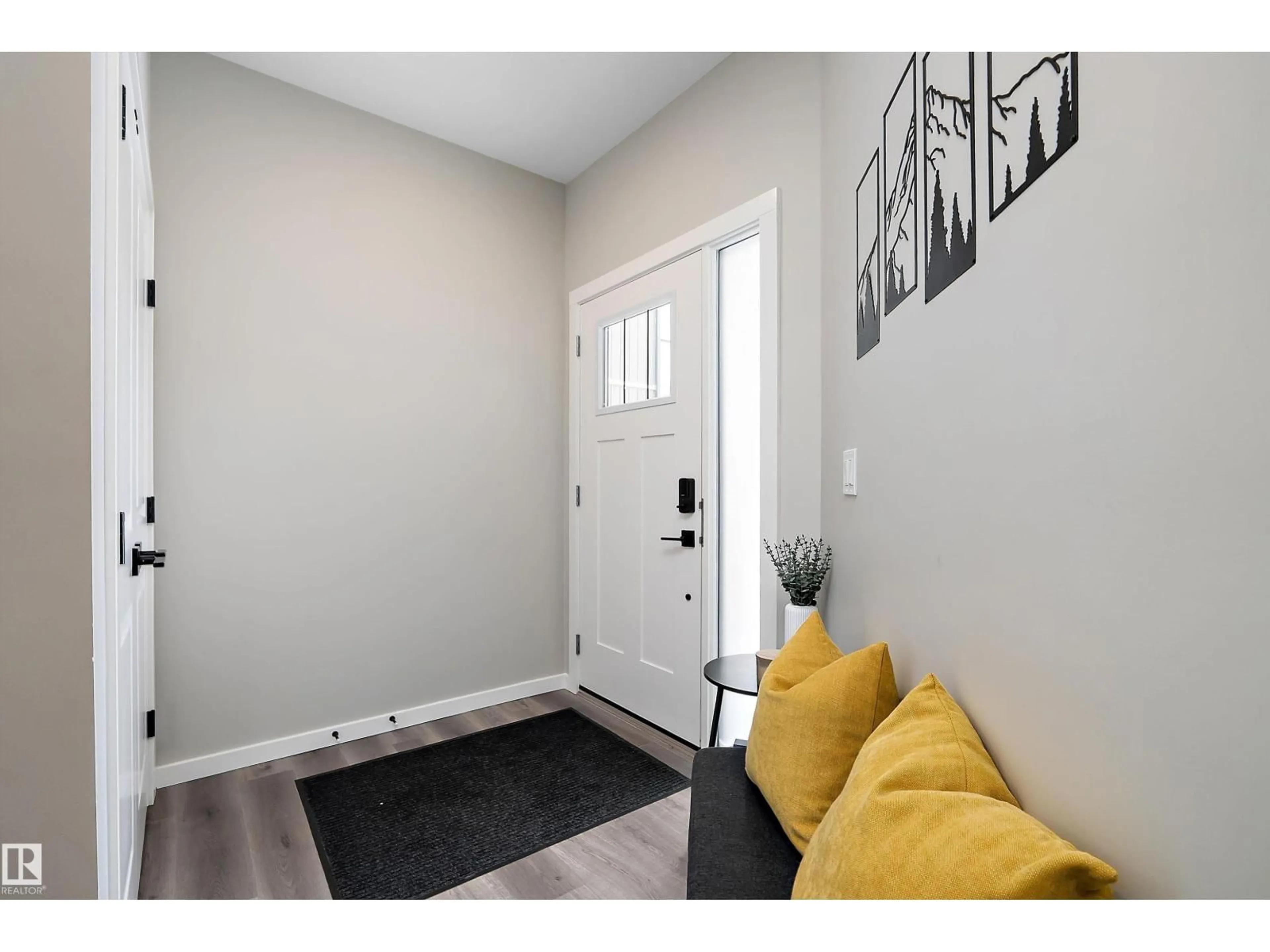 Indoor entryway for 46 CHELLES WD, St. Albert Alberta T8R2C3