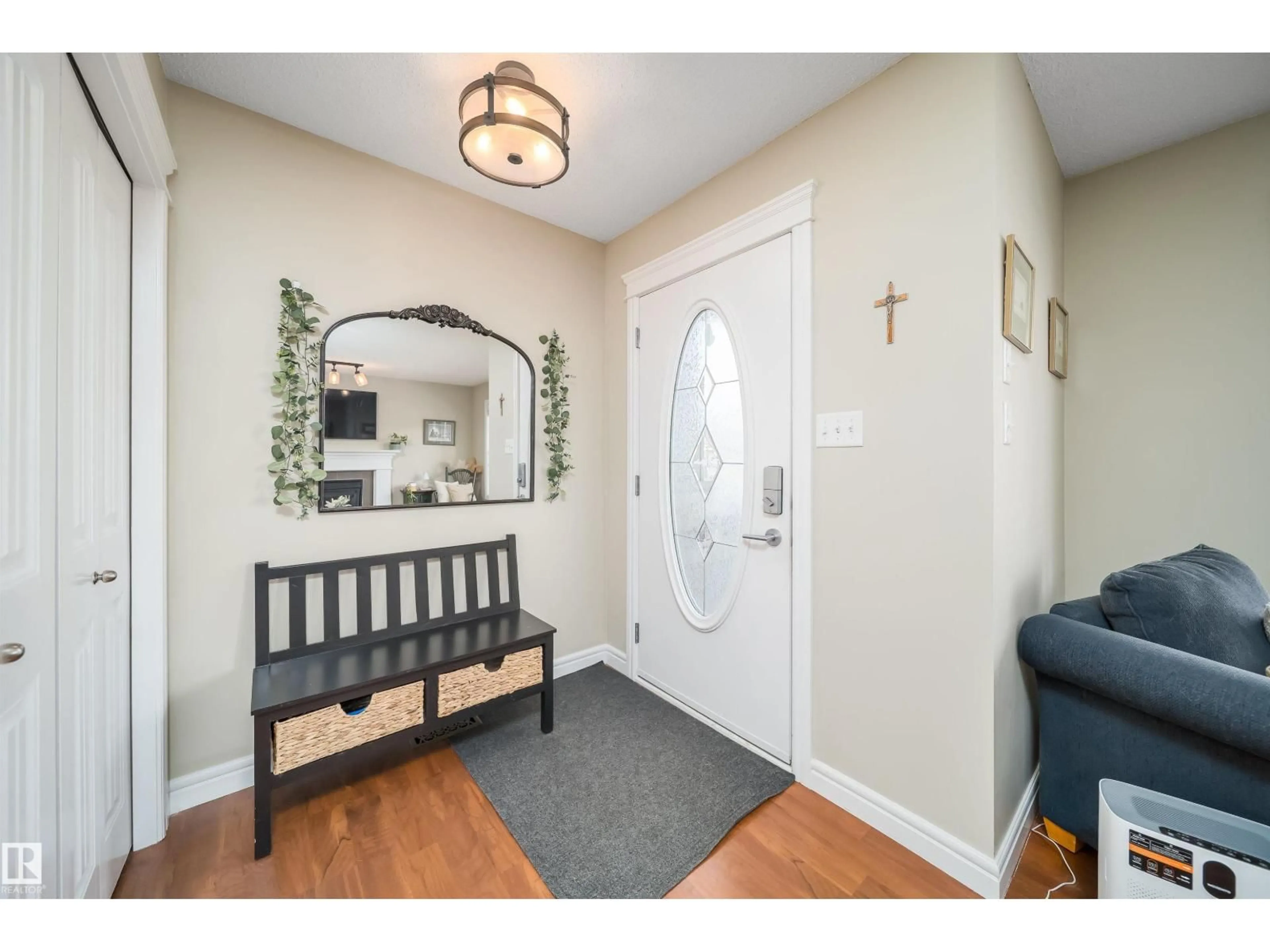 Indoor entryway for 39 VIRGINIA AV, Spruce Grove Alberta T7X0B9