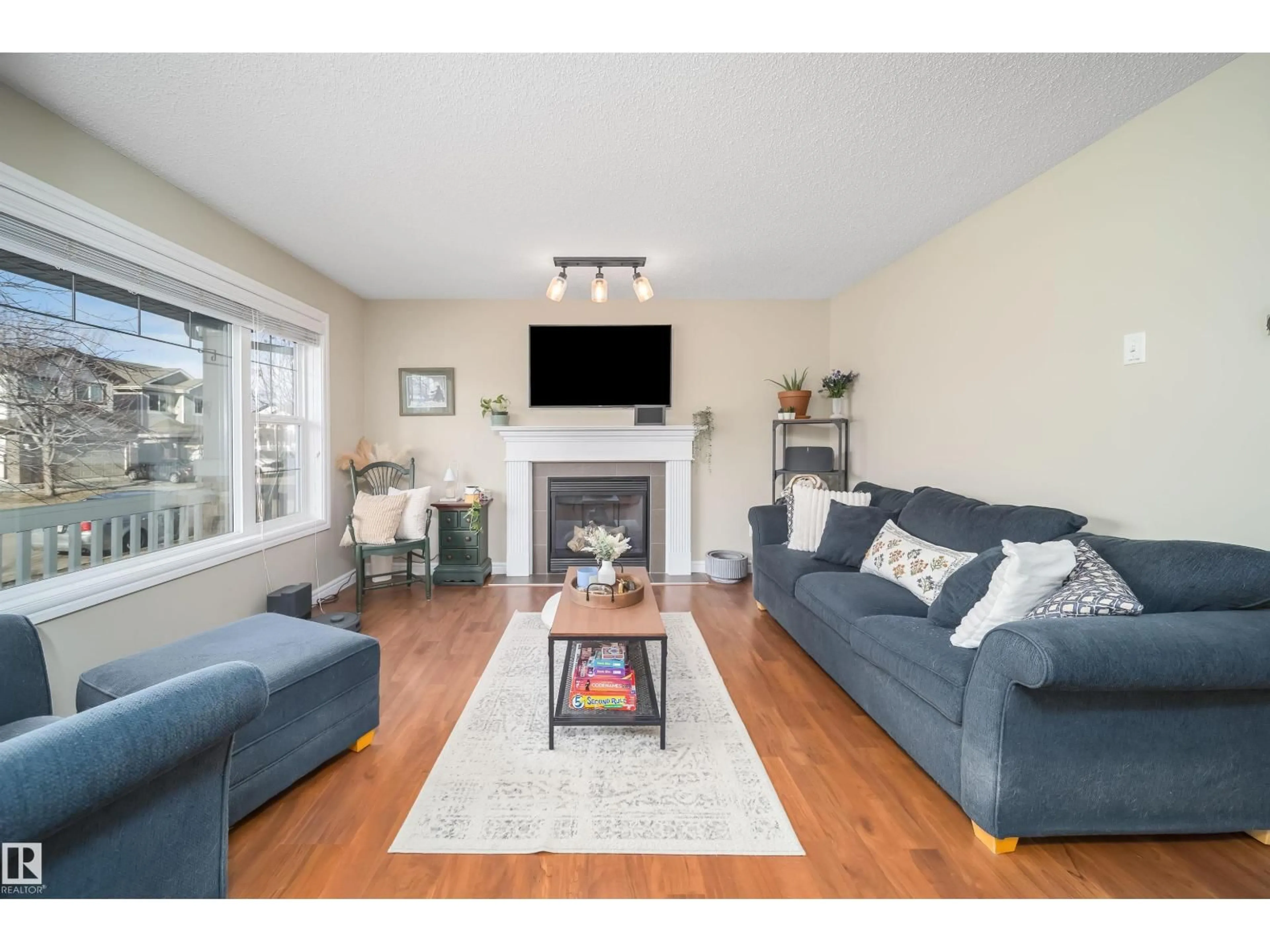 Living room with furniture, wood/laminate floor for 39 VIRGINIA AV, Spruce Grove Alberta T7X0B9