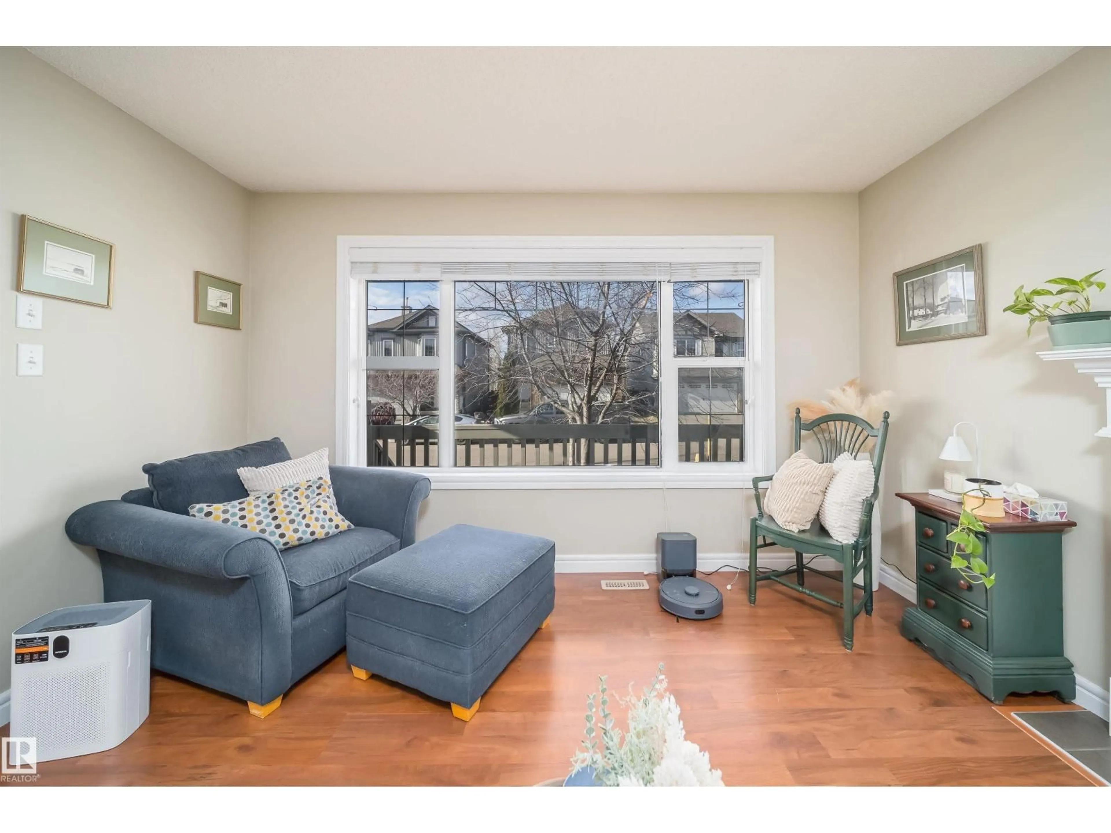 Living room with furniture, wood/laminate floor for 39 VIRGINIA AV, Spruce Grove Alberta T7X0B9