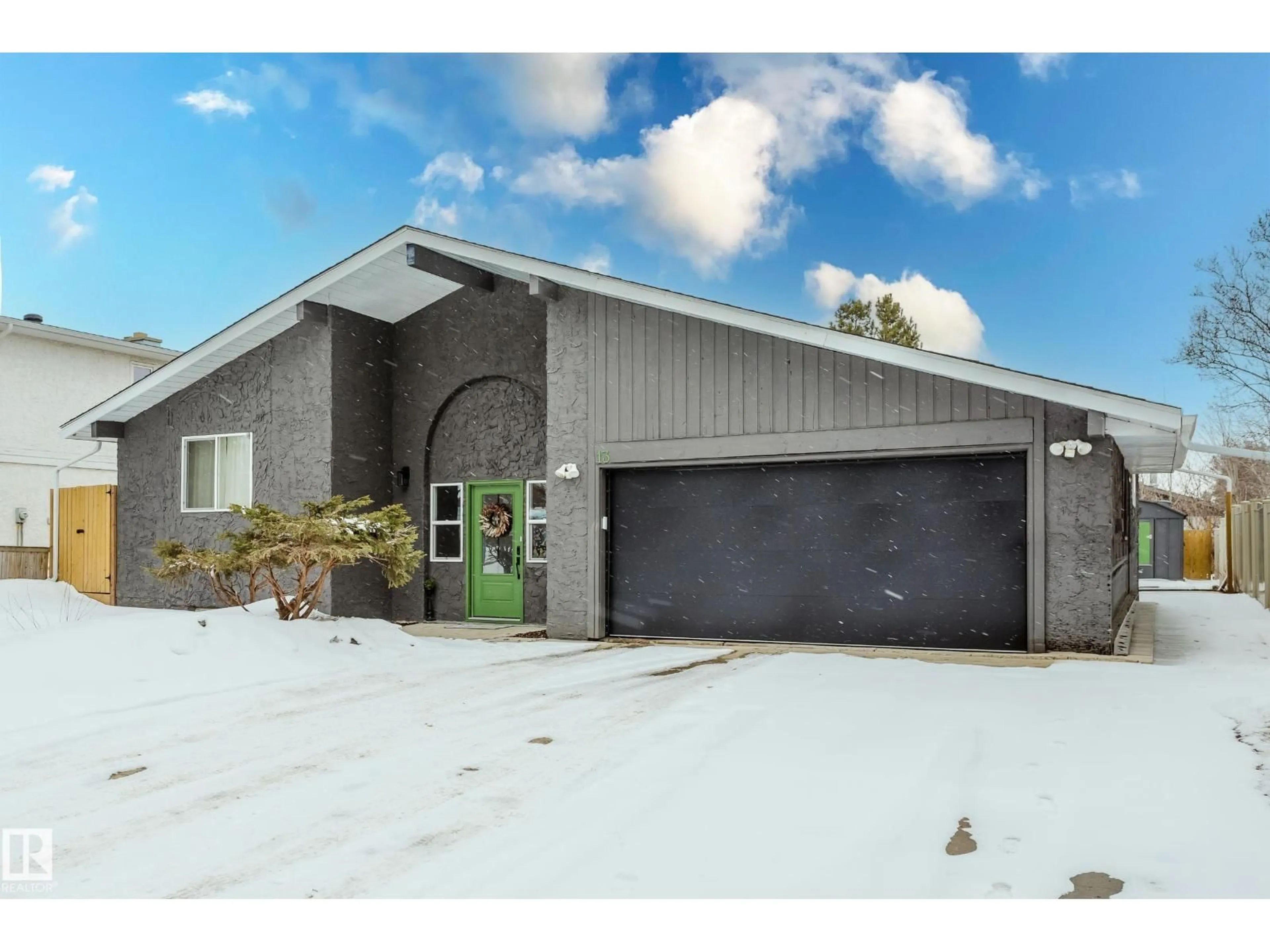 Indoor garage for 13 LORRAINE CR, St. Albert Alberta T8N2R4