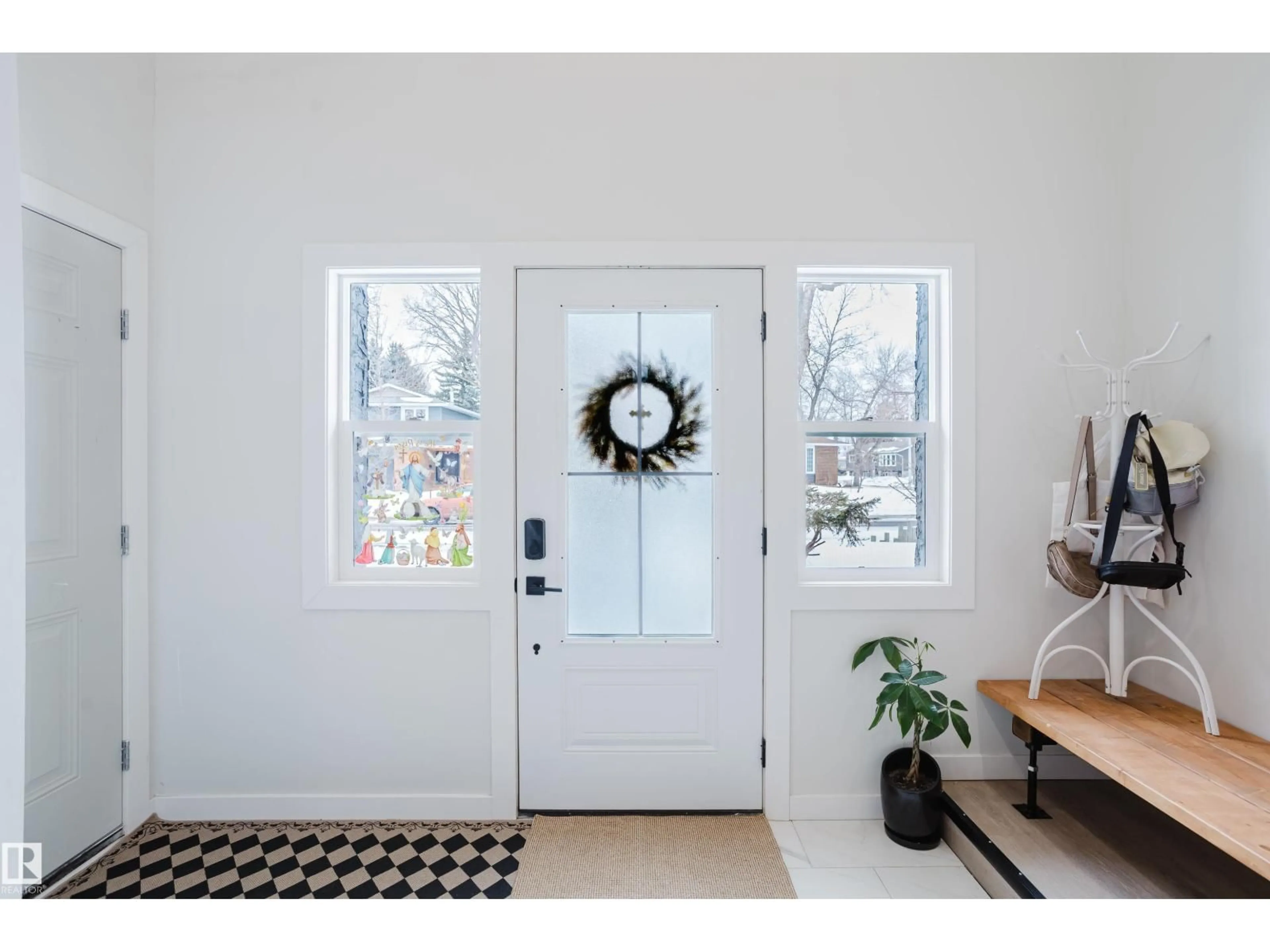 Indoor entryway for 13 LORRAINE CR, St. Albert Alberta T8N2R4