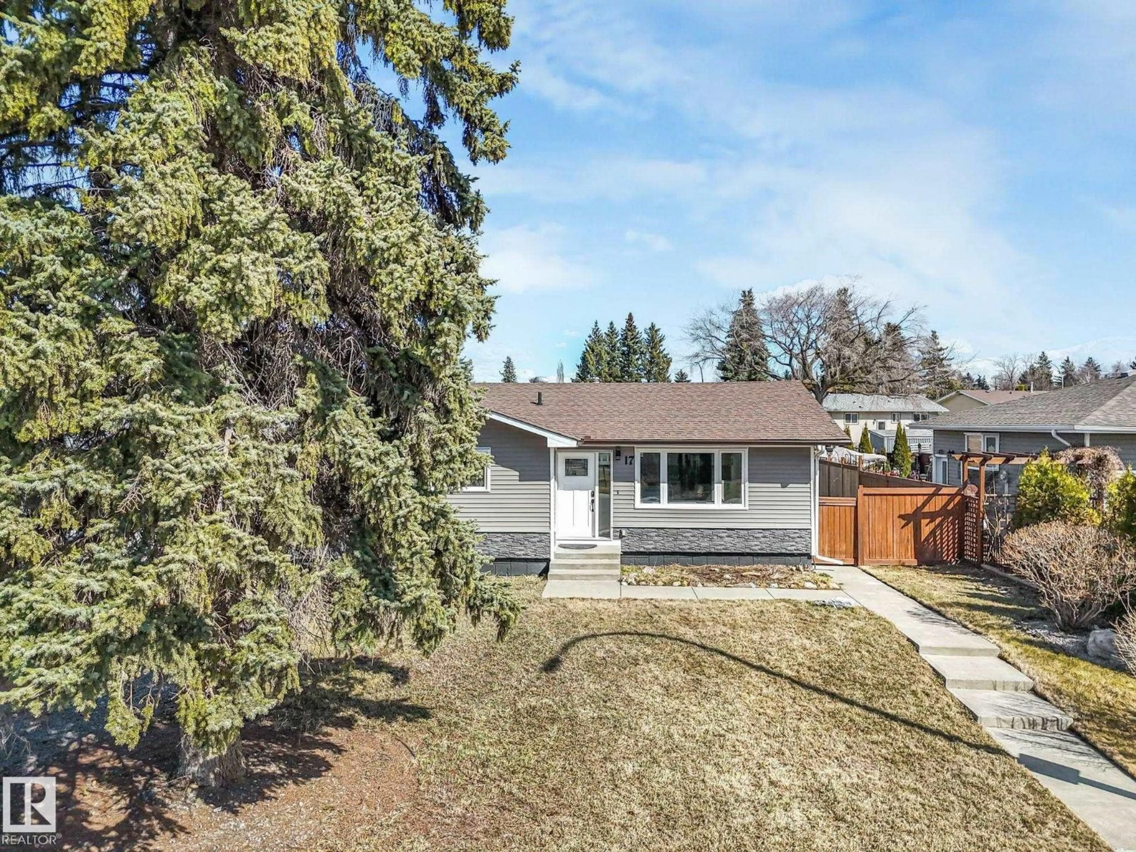 A pic from outside/outdoor area/front of a property/back of a property/a pic from drone, street for 17 OATWAY ST, Spruce Grove Alberta T7X2E5