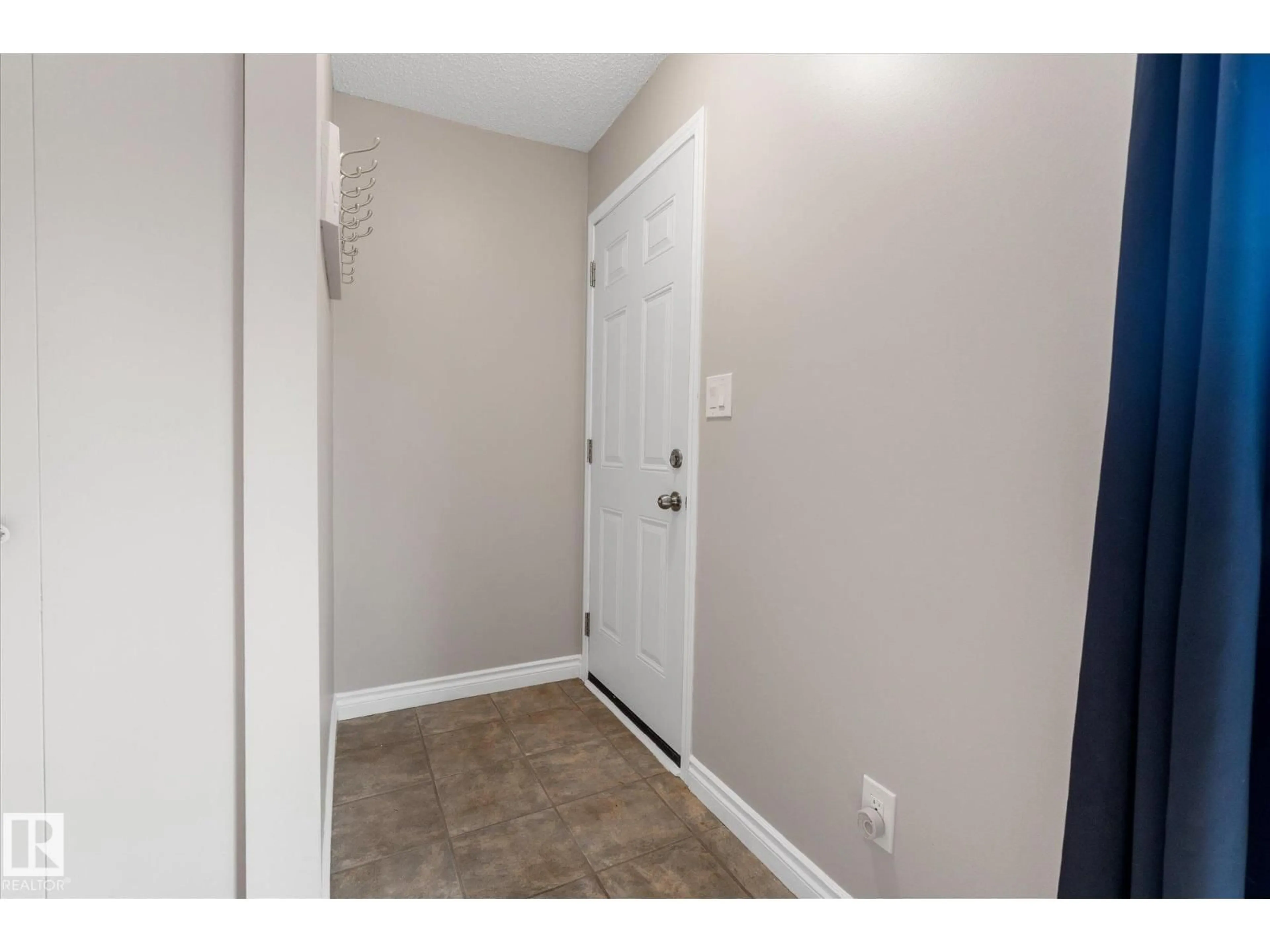 Indoor entryway for 103 WILLOW ST, Rural Sturgeon County Alberta T8R0K4